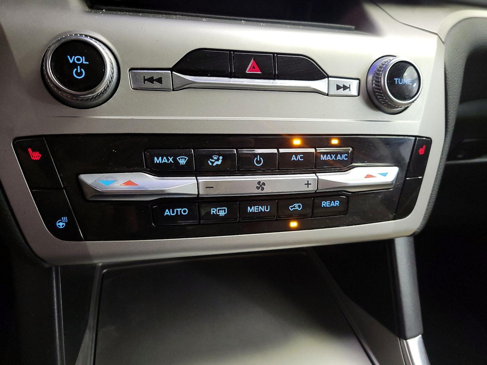 2022 Ford Explorer XLT - Photo 18