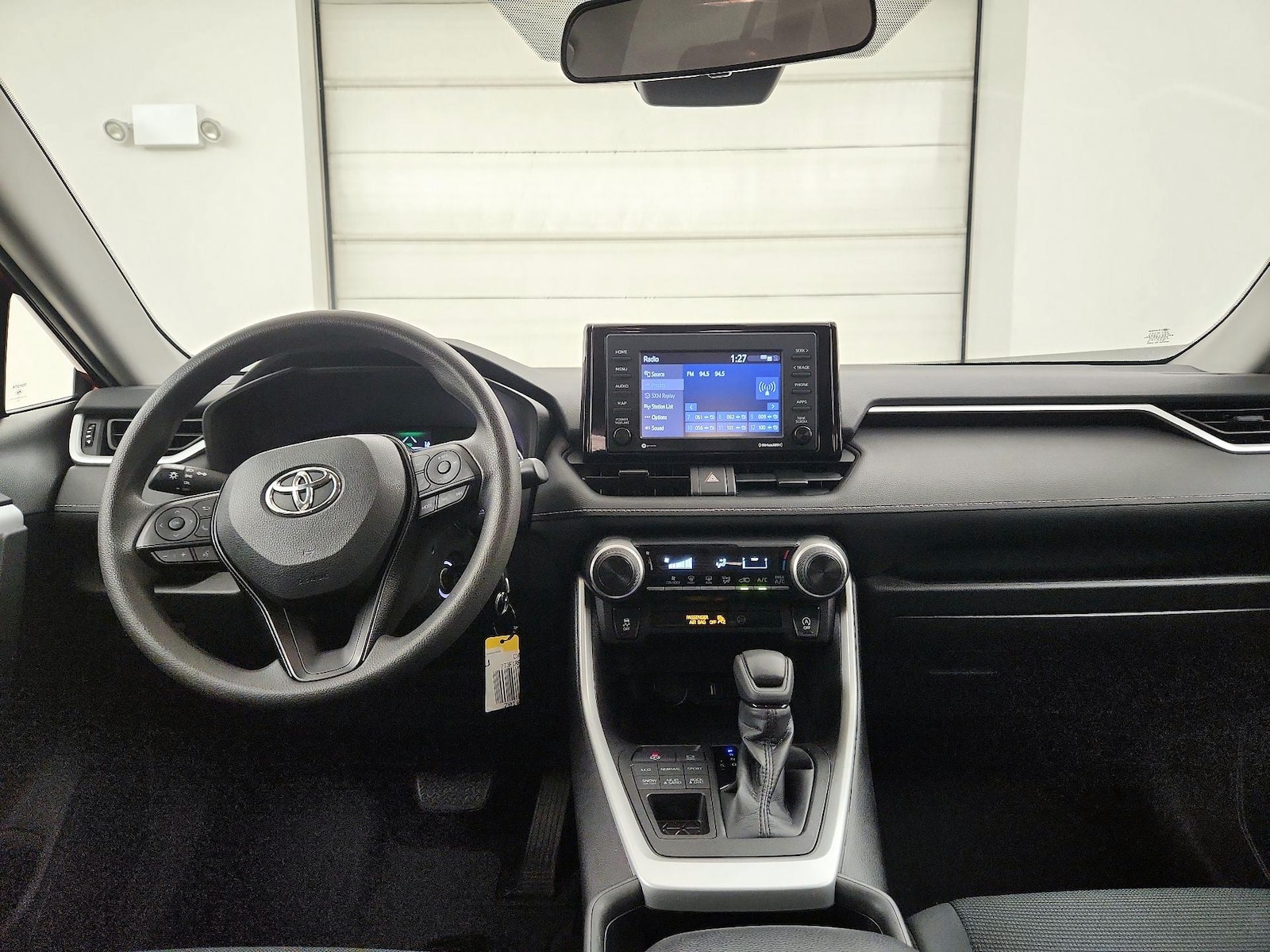 2021 Toyota RAV4 LE - Photo 10