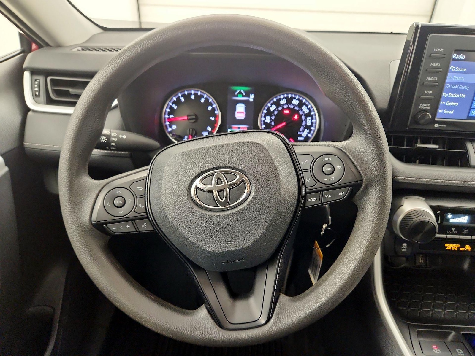 2021 Toyota RAV4 LE - Photo 11