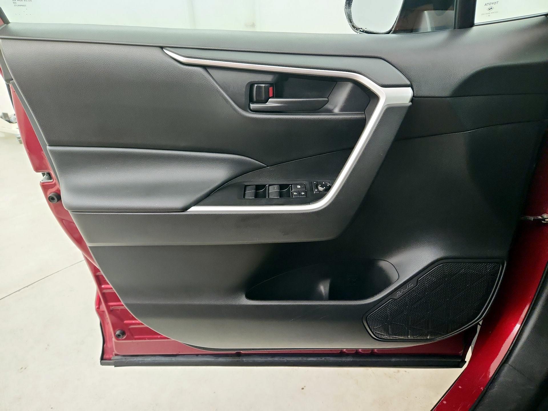 Thumbnail: 2021 Toyota RAV4 - 12