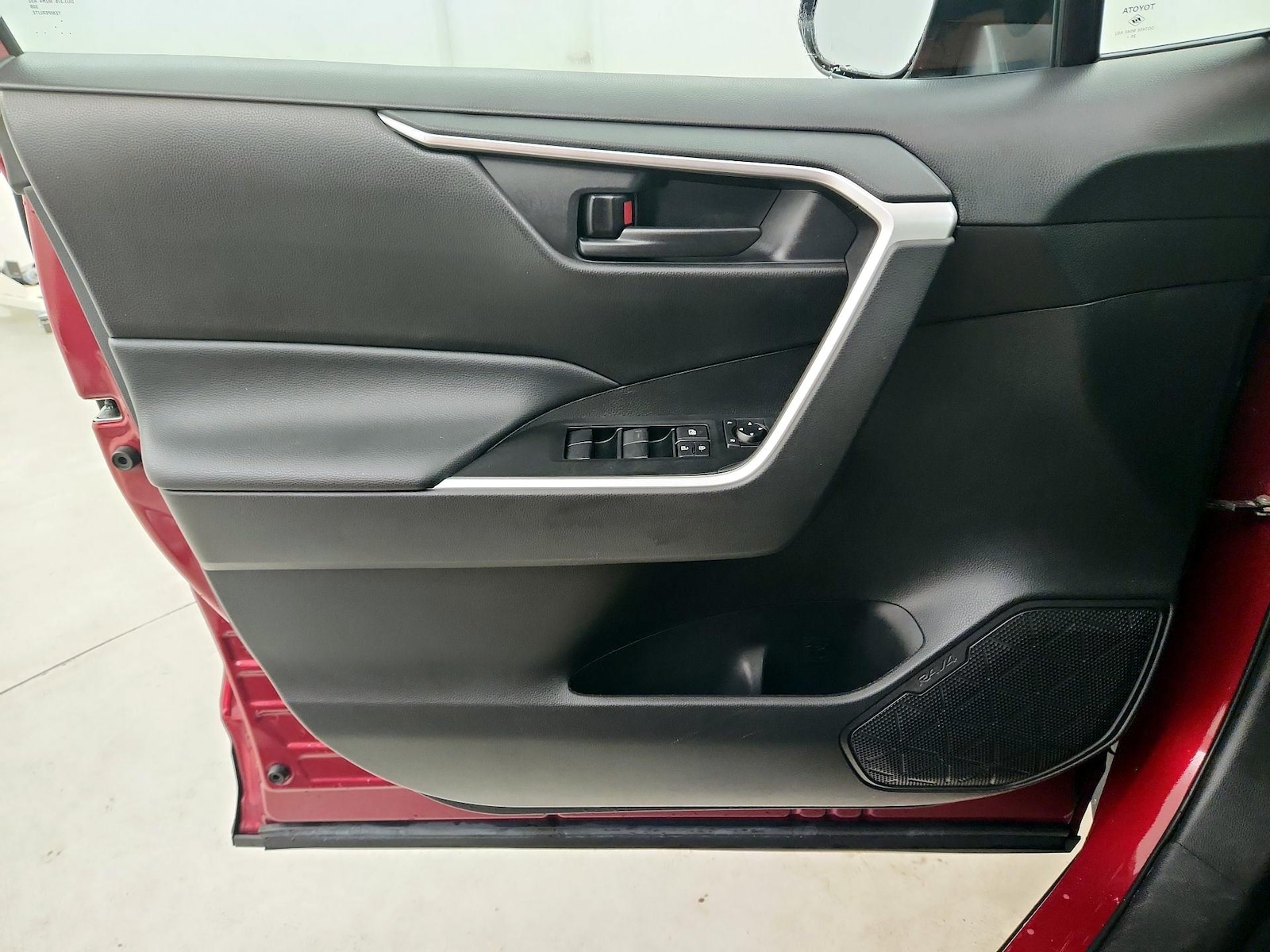 2021 Toyota RAV4 LE - Photo 13