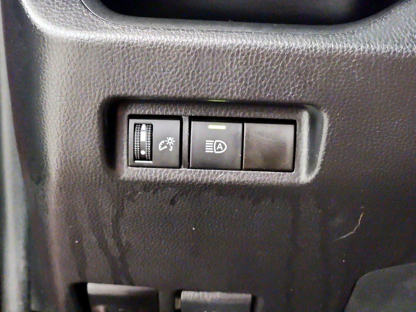 2021 Toyota RAV4 LE - Photo 14