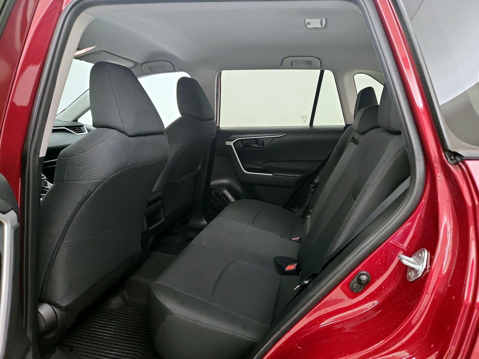 2021 Toyota RAV4 LE - Photo 20