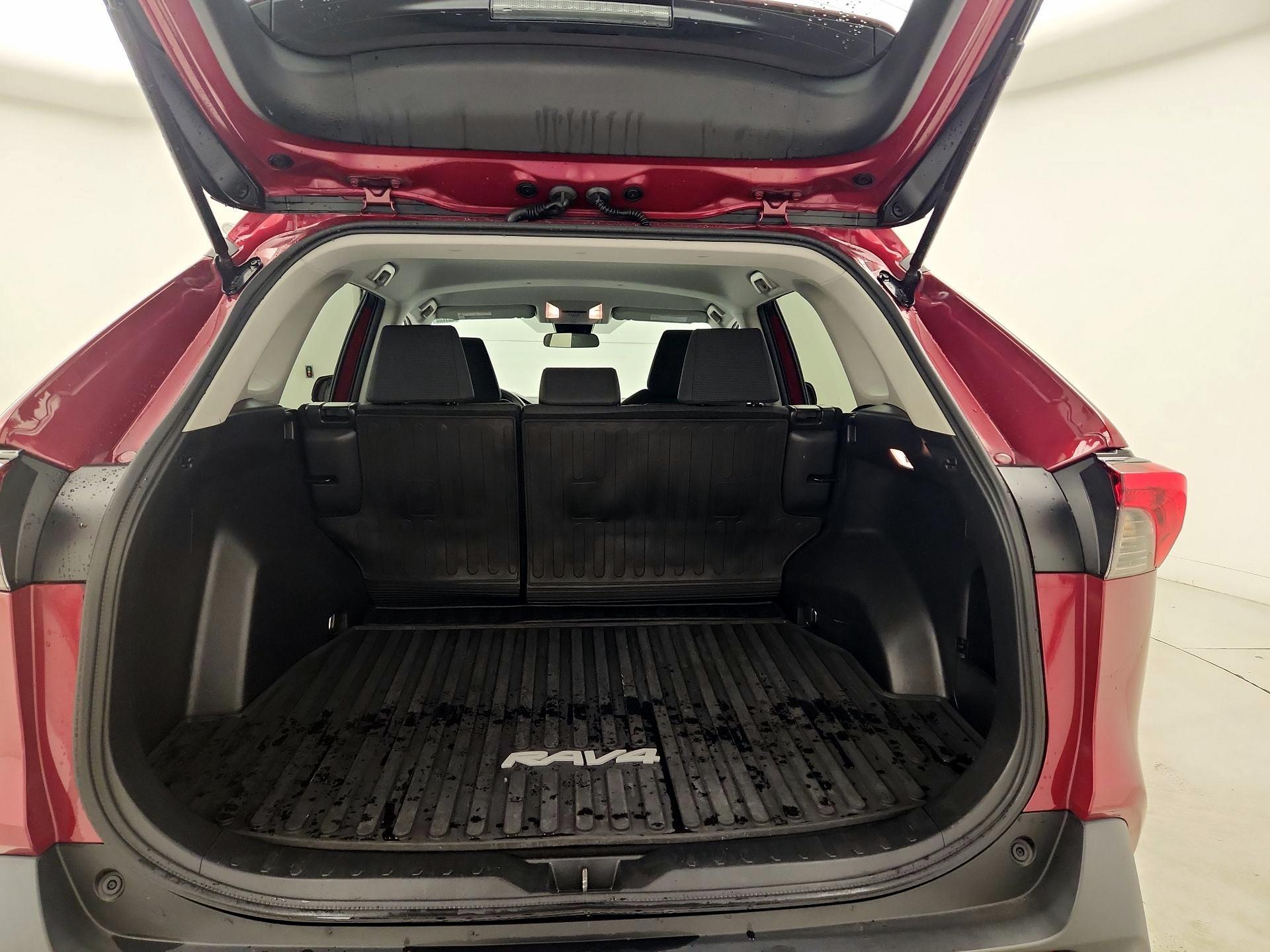 Thumbnail: 2021 Toyota RAV4 - 20