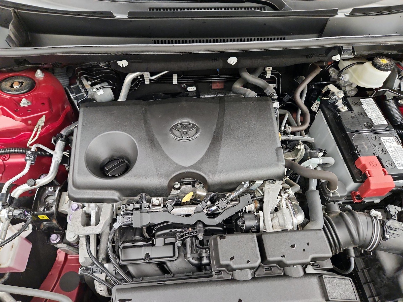 2021 Toyota RAV4 LE - Photo 22