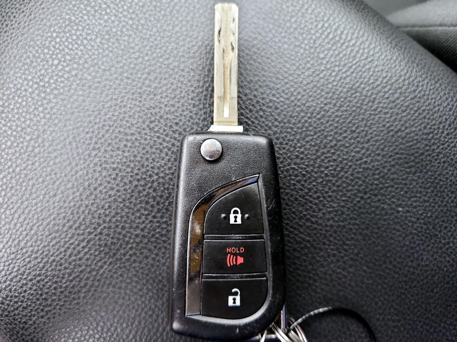 2021 Toyota RAV4 LE - Photo 23
