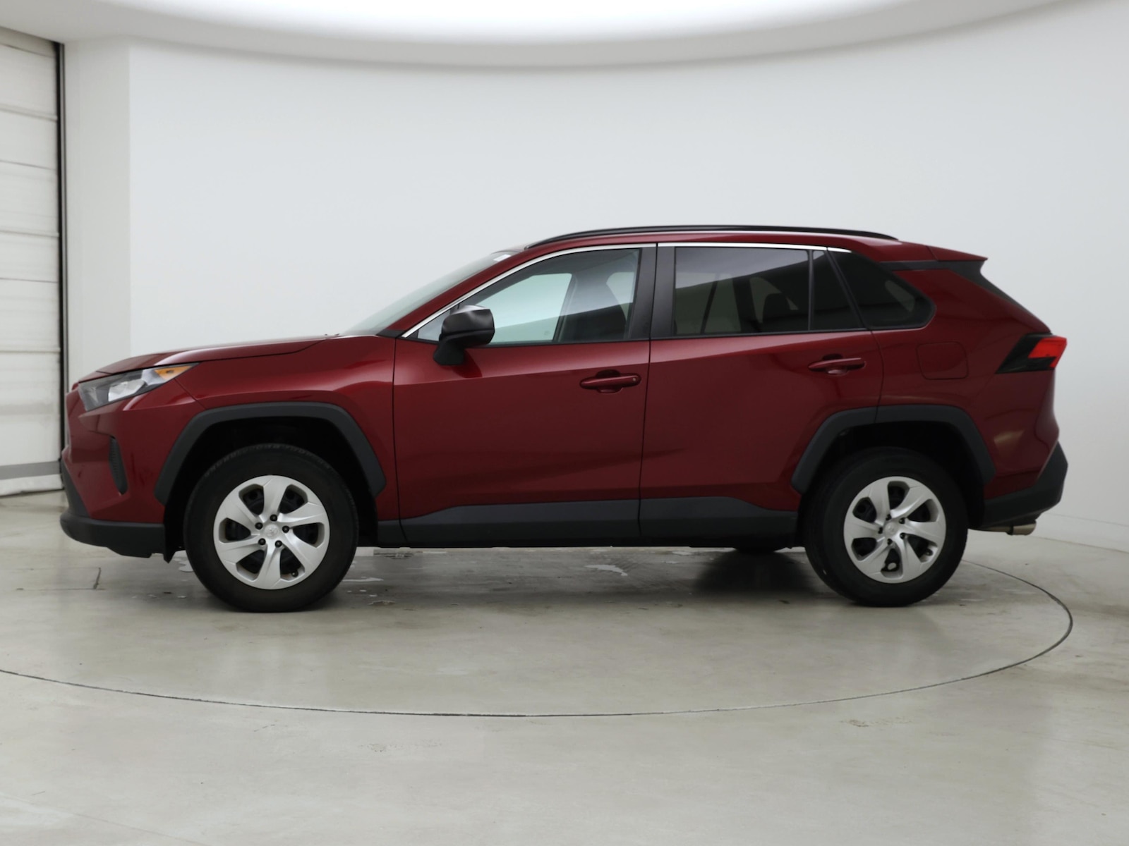 2021 Toyota RAV4 LE - Photo 4