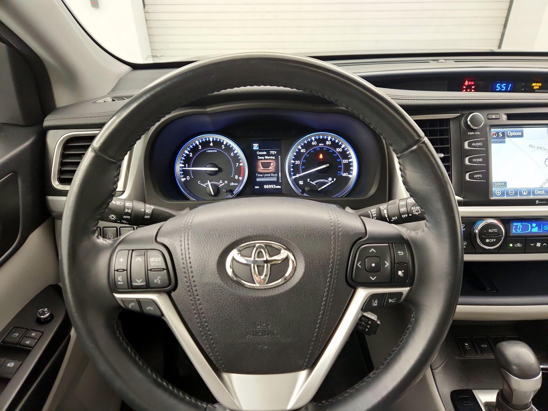 Thumbnail: 2017 Toyota Highlander - 10