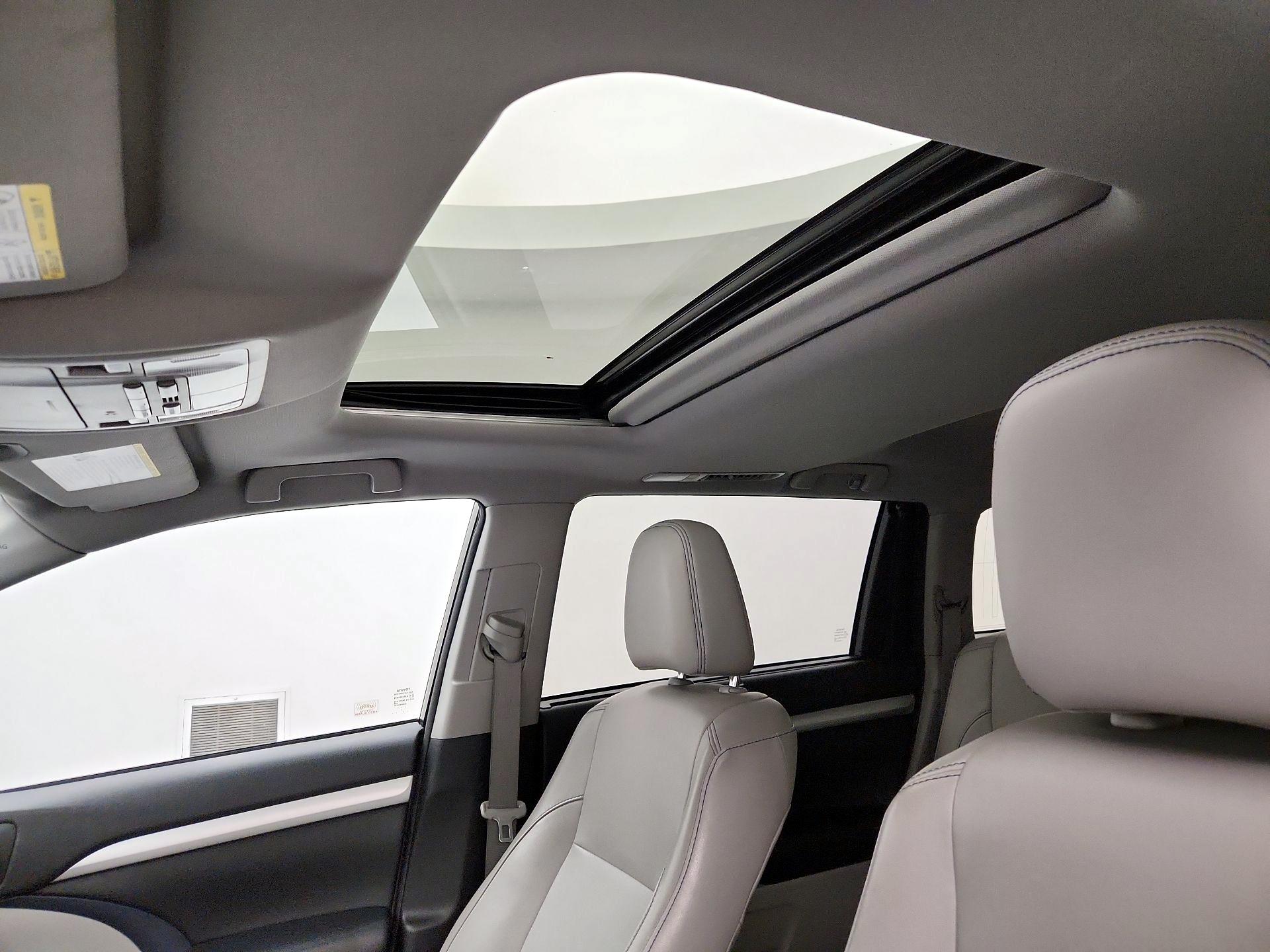 Thumbnail: 2017 Toyota Highlander - 20