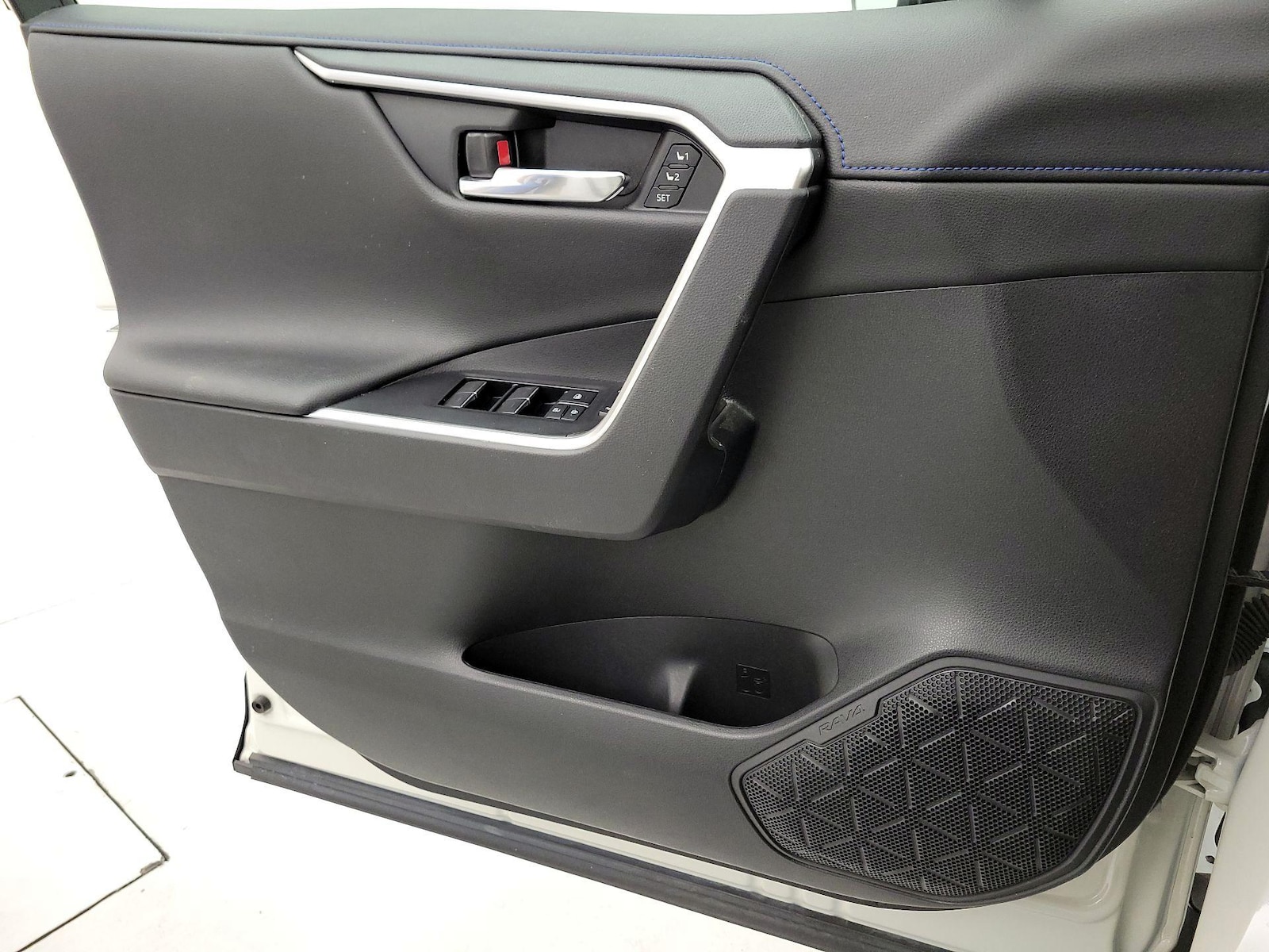 2022 Toyota RAV4 XSE - Photo 13