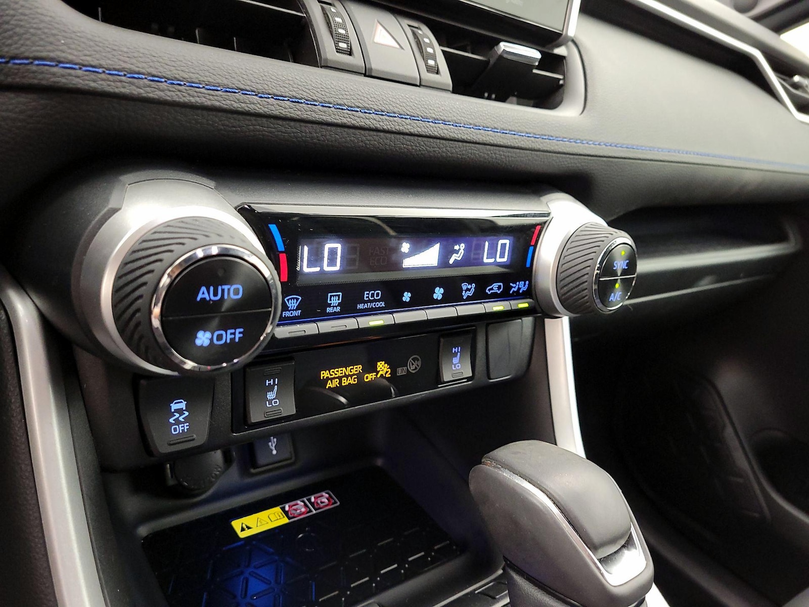 2022 Toyota RAV4 XSE - Photo 17