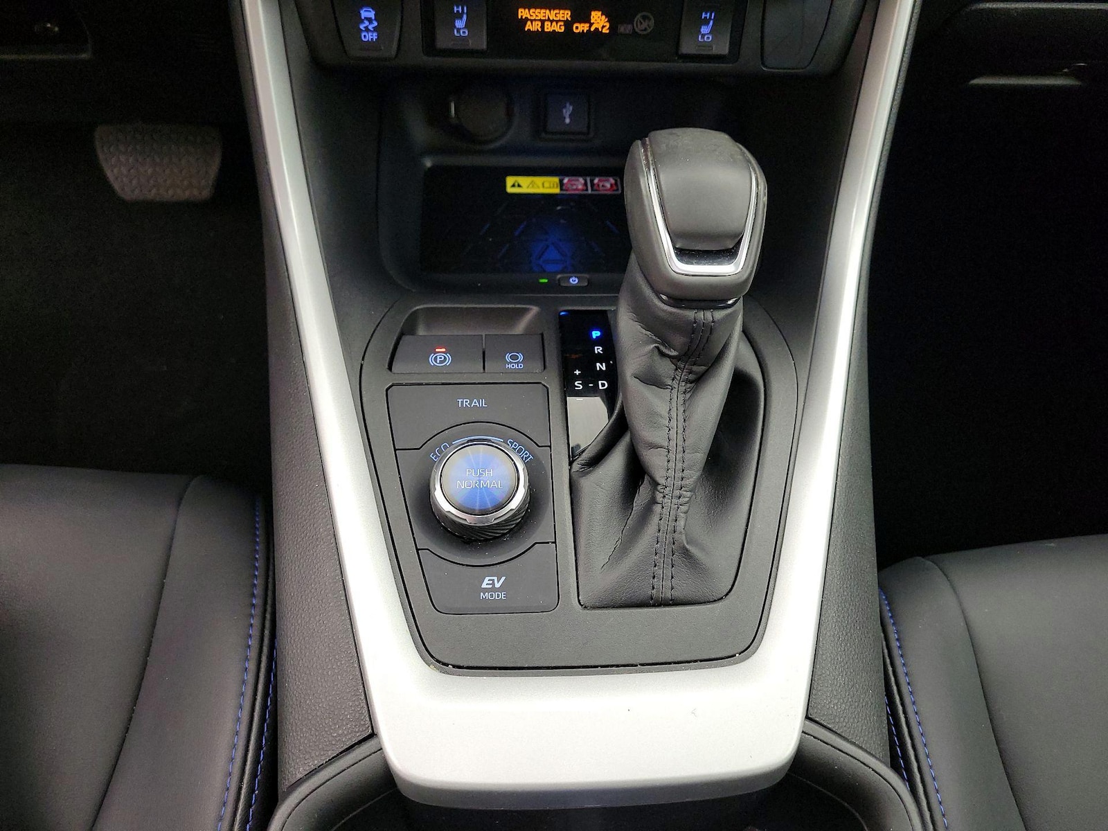 2022 Toyota RAV4 XSE - Photo 18