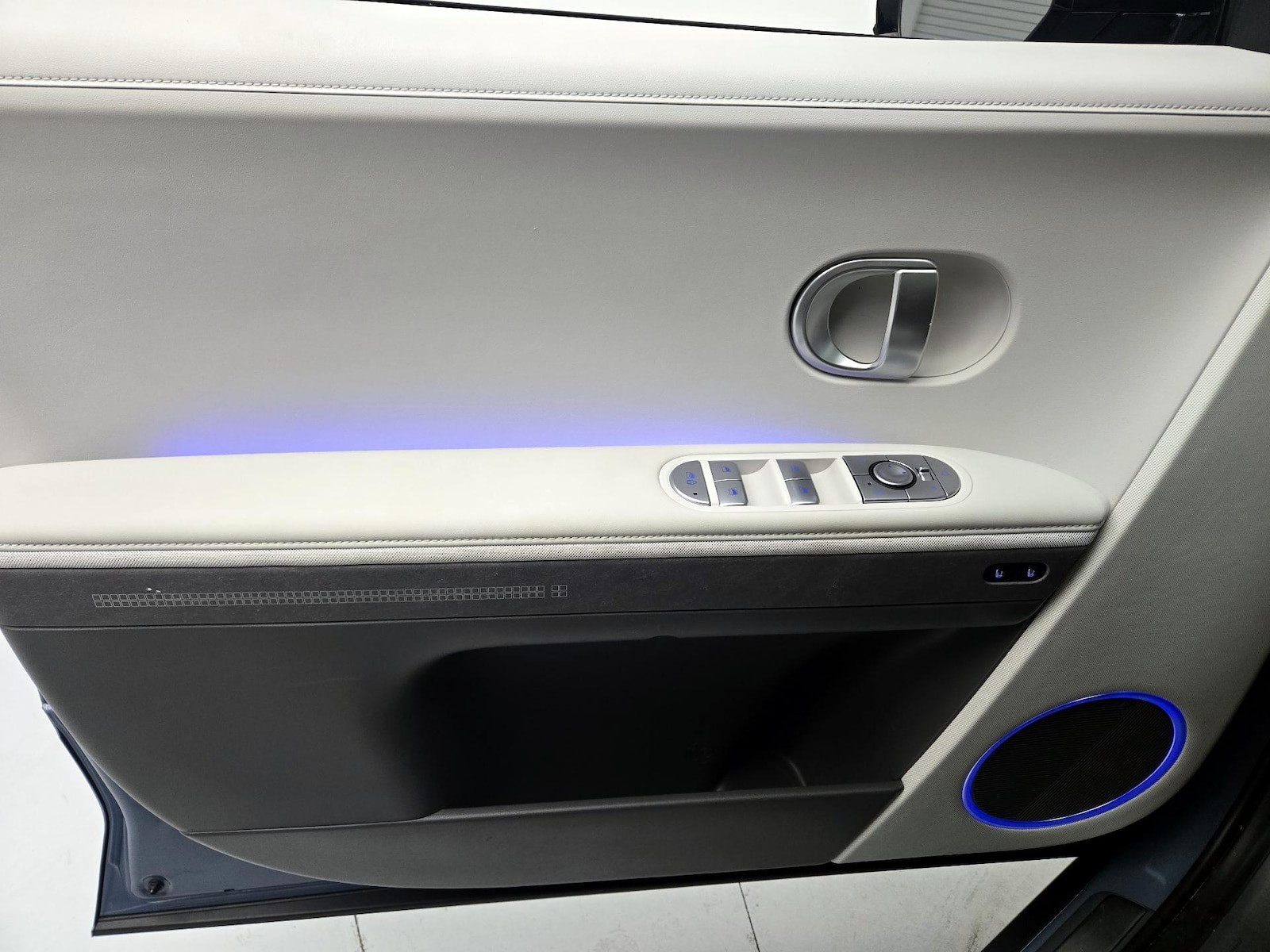2024 Hyundai IONIQ 5 Limited - Photo 13