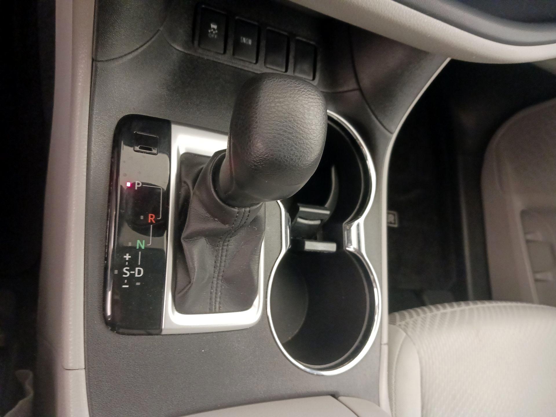 Thumbnail: 2017 Toyota Highlander - 17
