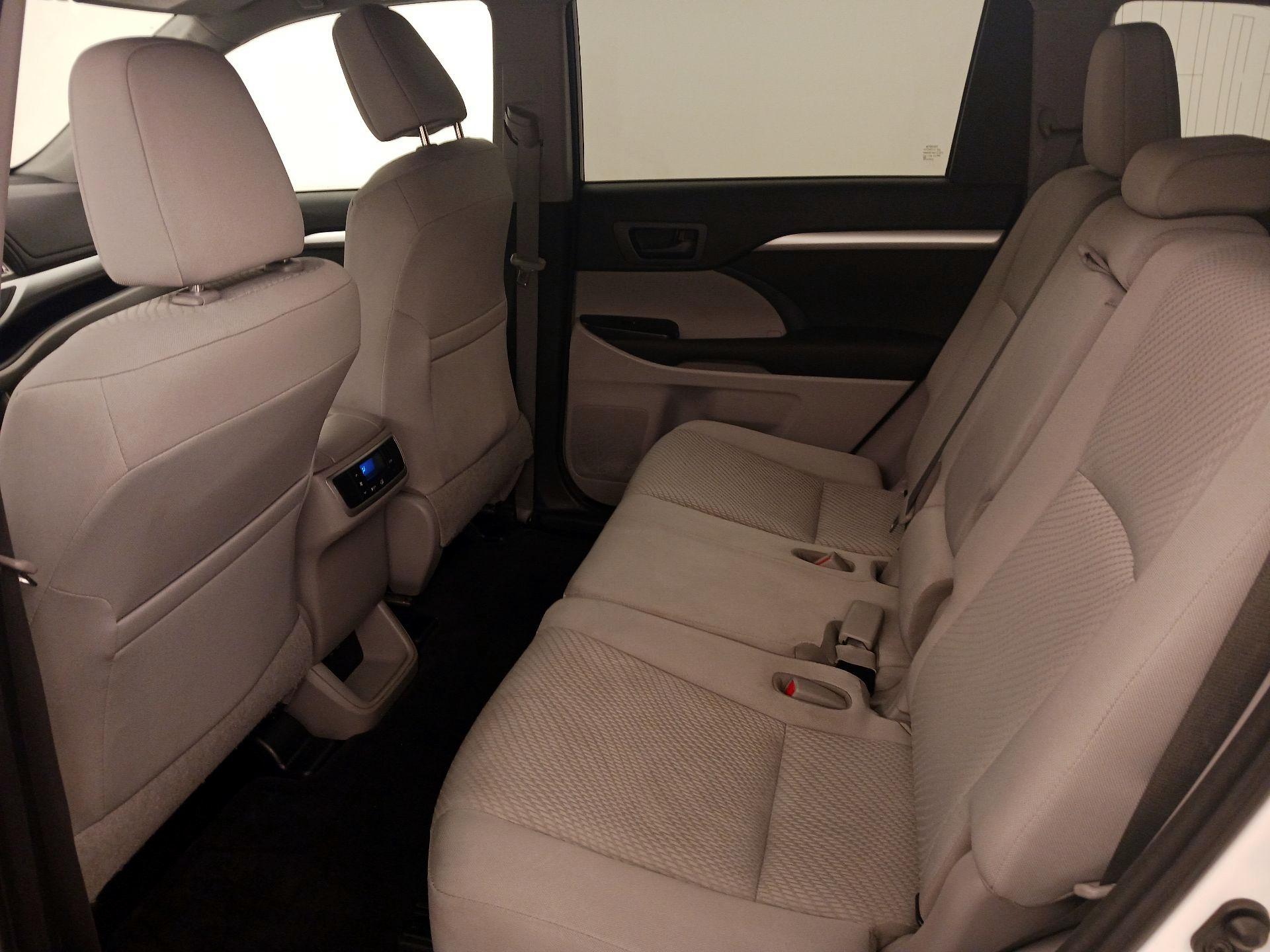 Thumbnail: 2017 Toyota Highlander - 19