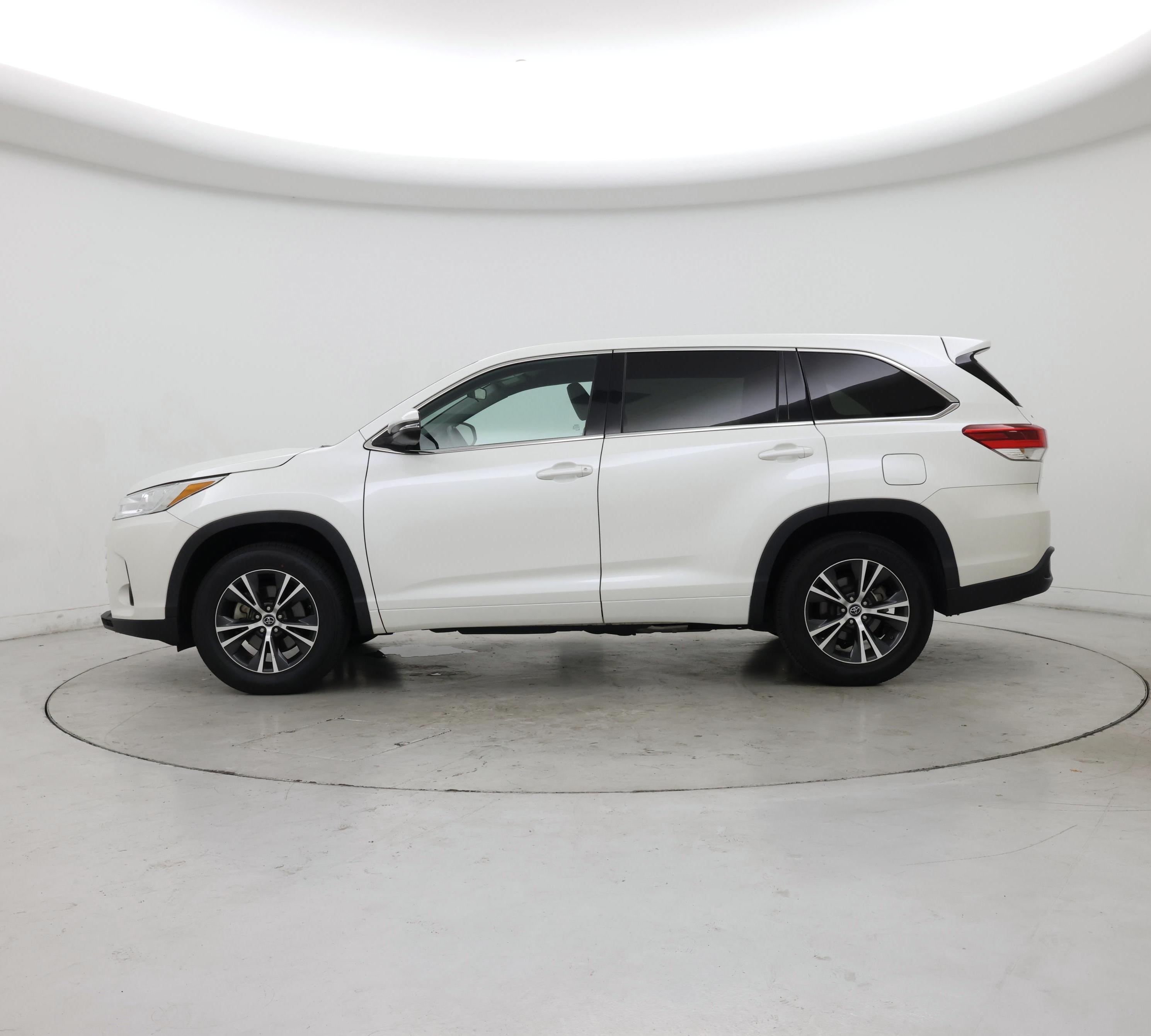 Thumbnail: 2017 Toyota Highlander - 3