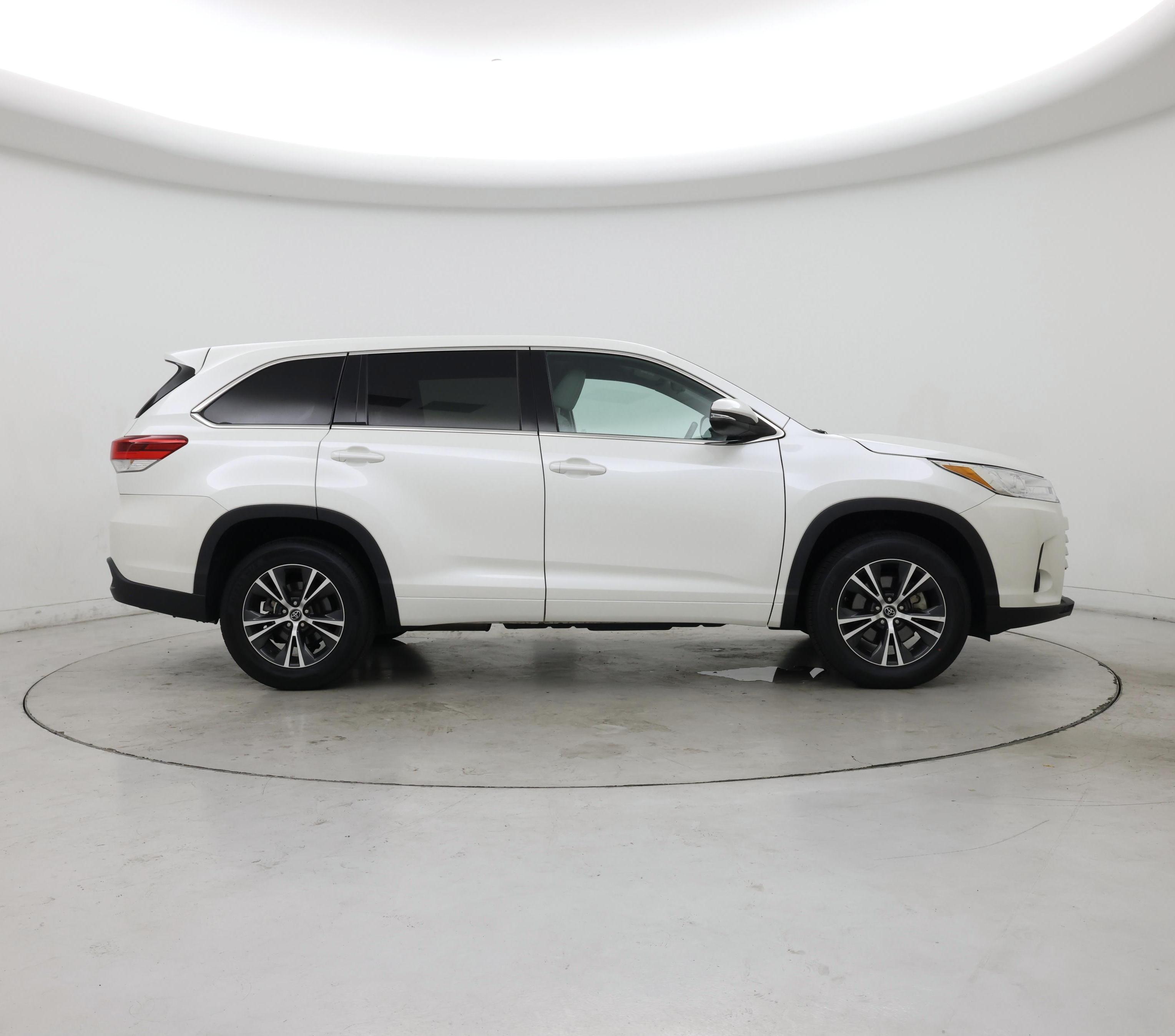 Thumbnail: 2017 Toyota Highlander - 7