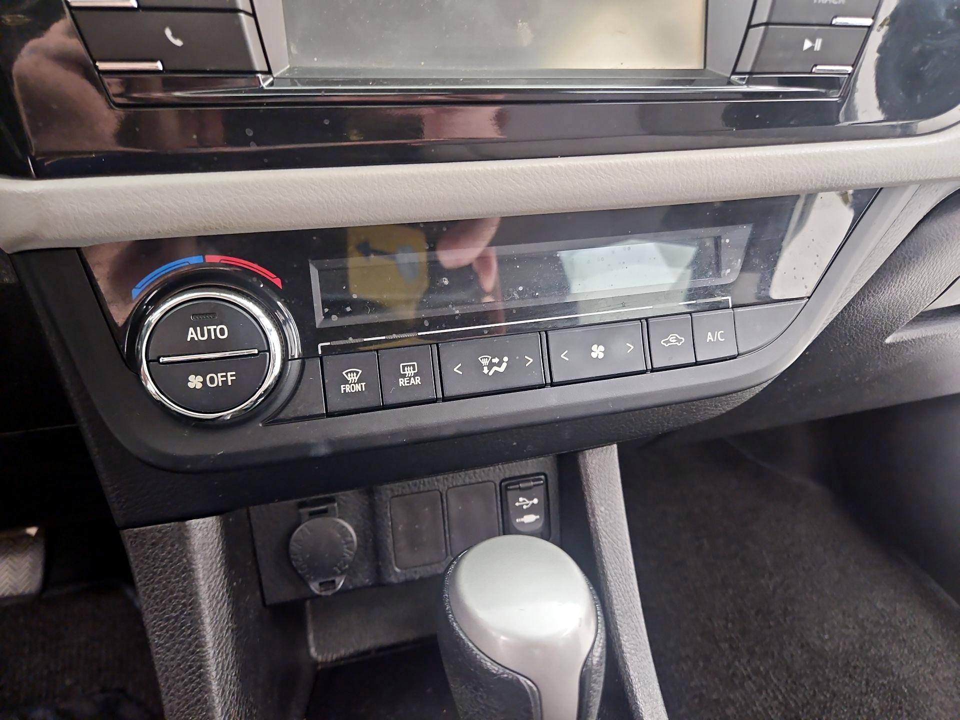Thumbnail: 2015 Toyota Corolla - 16