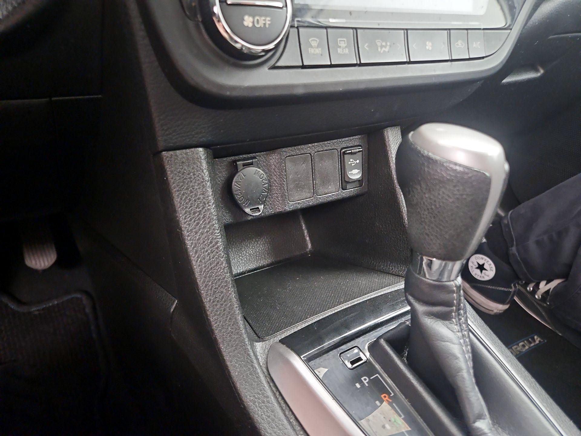 Thumbnail: 2015 Toyota Corolla - 18