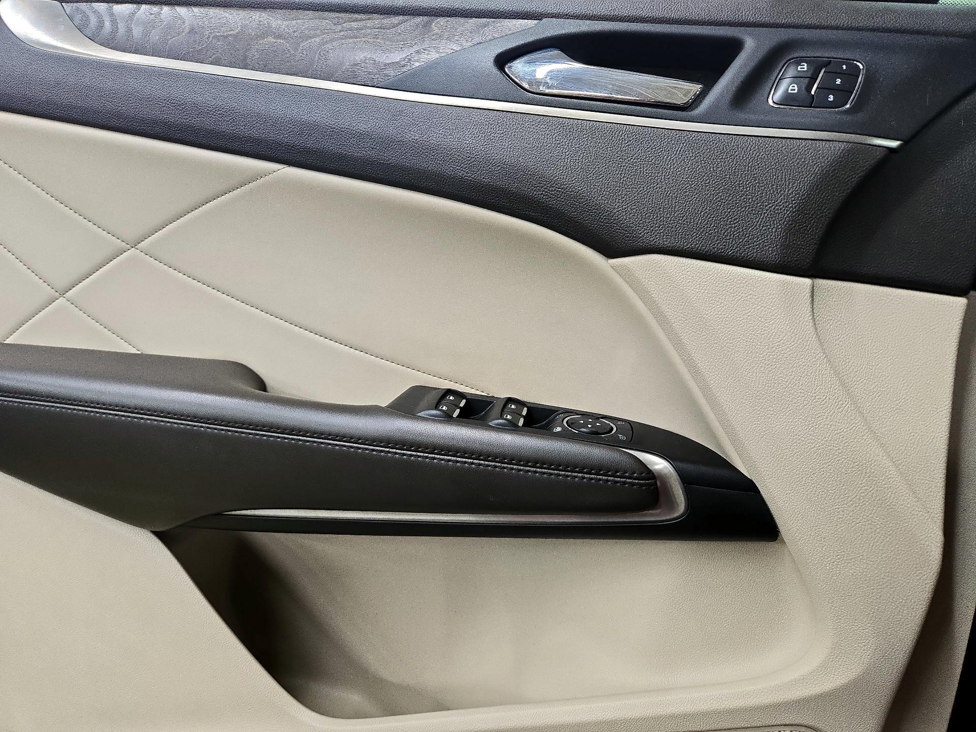 Thumbnail: 2017 Lincoln MKC - 12
