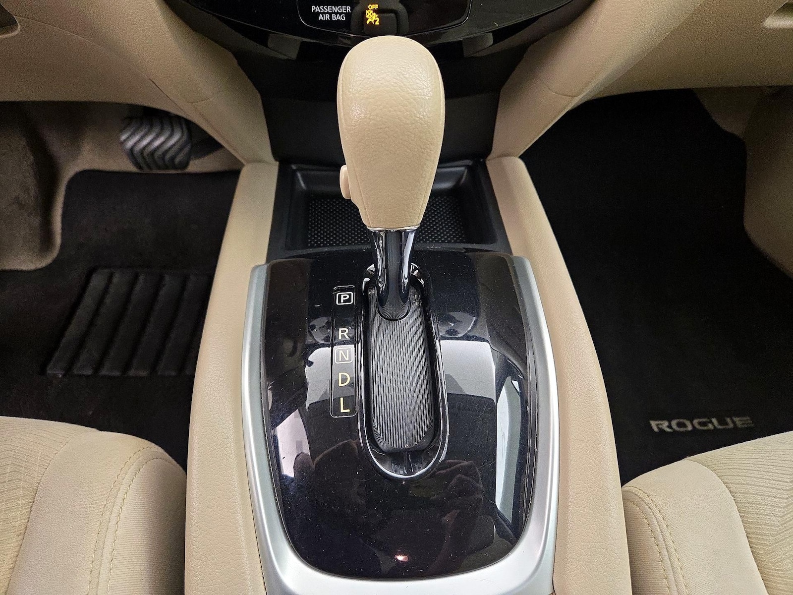 2015 Nissan Rogue SV - Photo 18