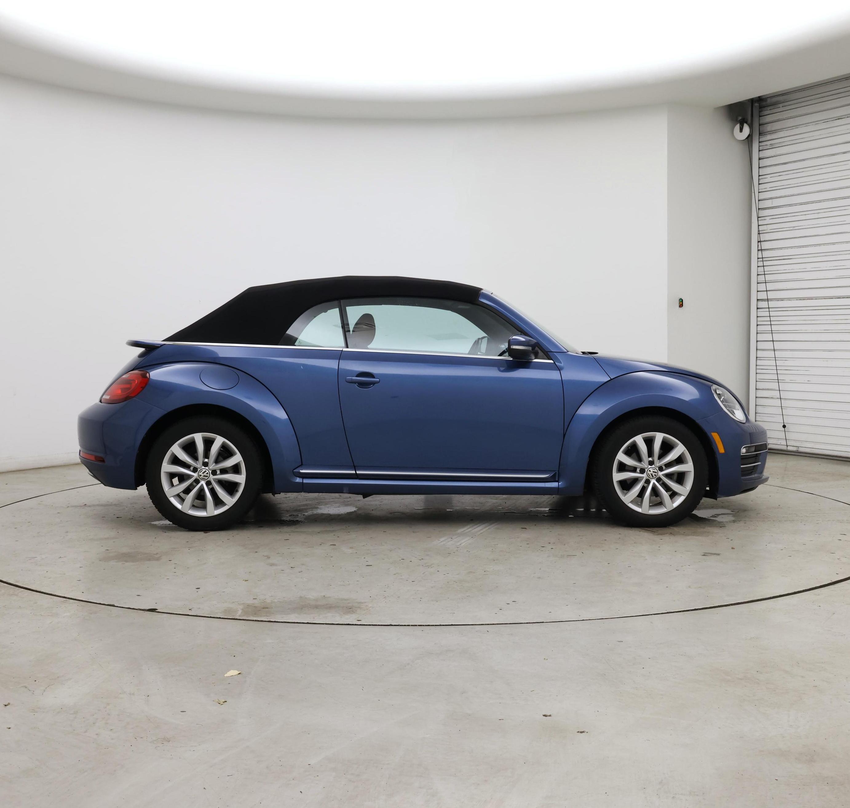 Thumbnail: 2017 Volkswagen Beetle - 7