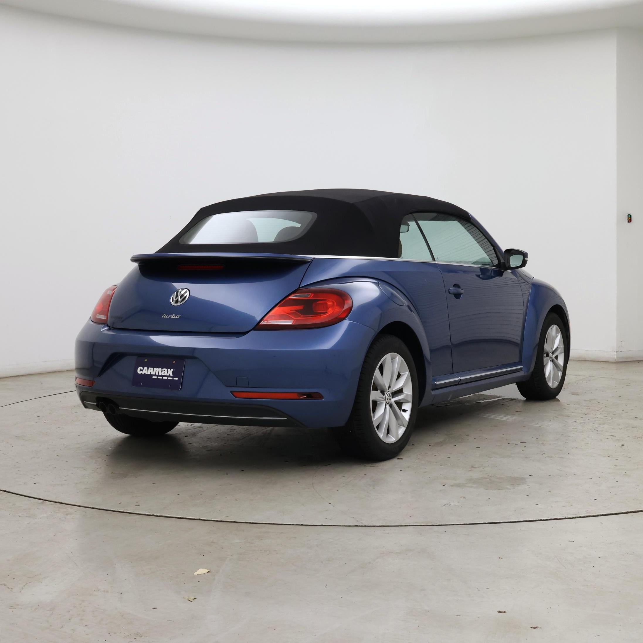 Thumbnail: 2017 Volkswagen Beetle - 8