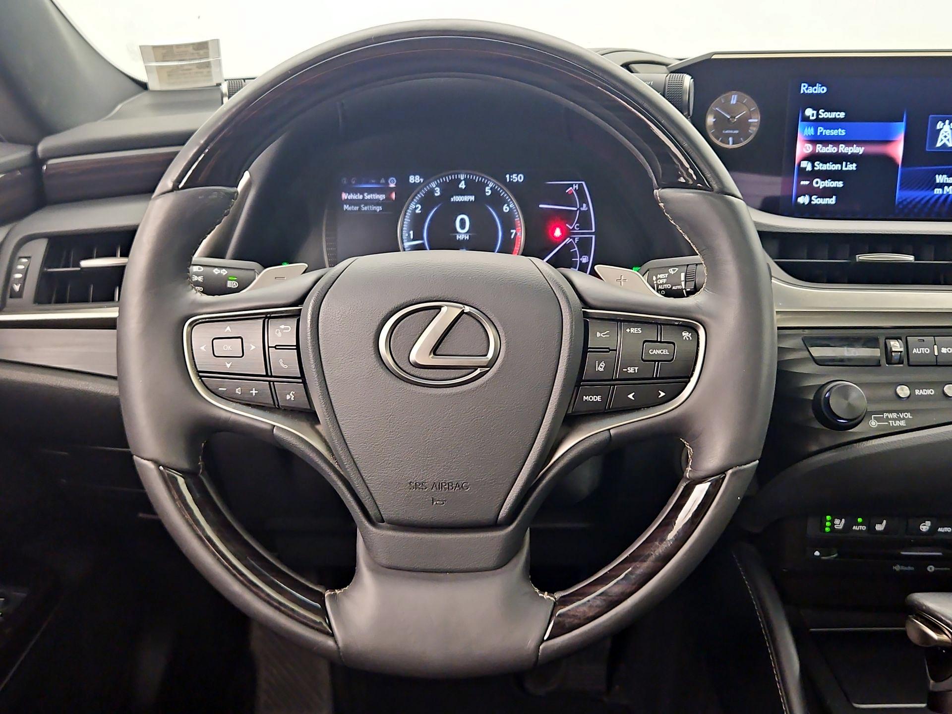 Thumbnail: 2019 Lexus ES - 10