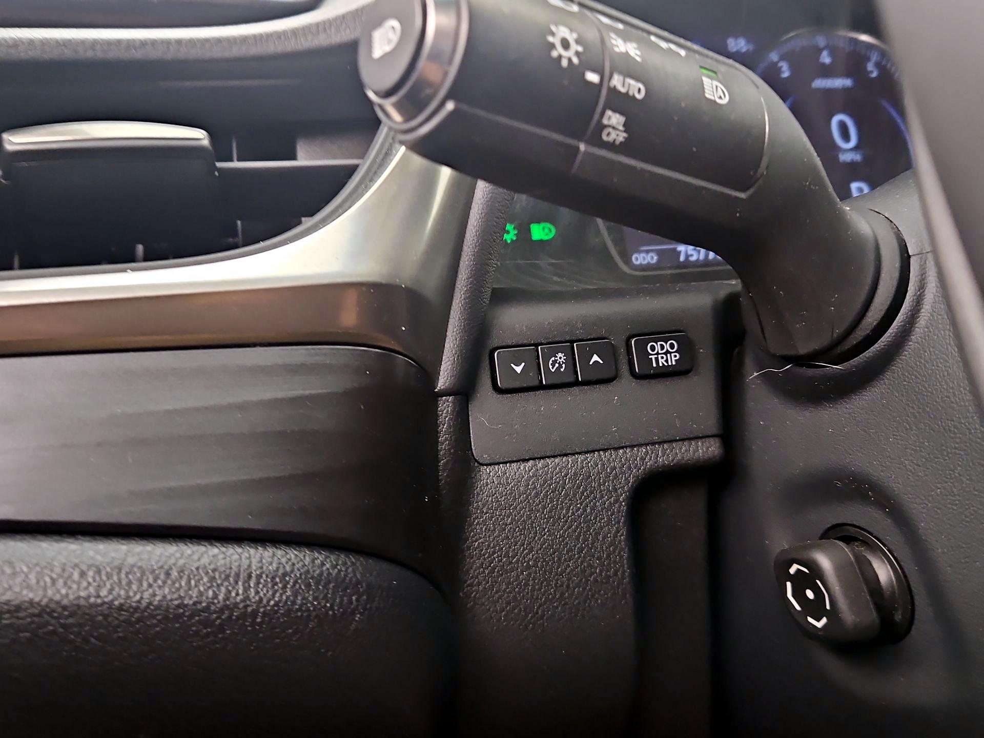 Thumbnail: 2019 Lexus ES - 13