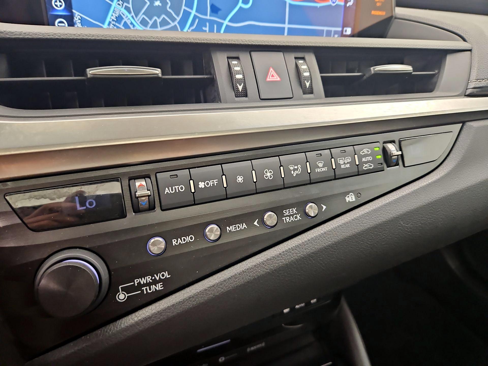 Thumbnail: 2019 Lexus ES - 17