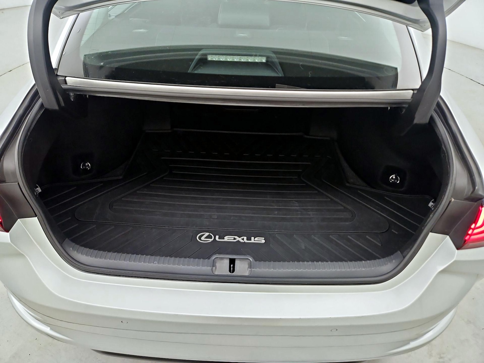 2019 Lexus ES 350 - Photo 23