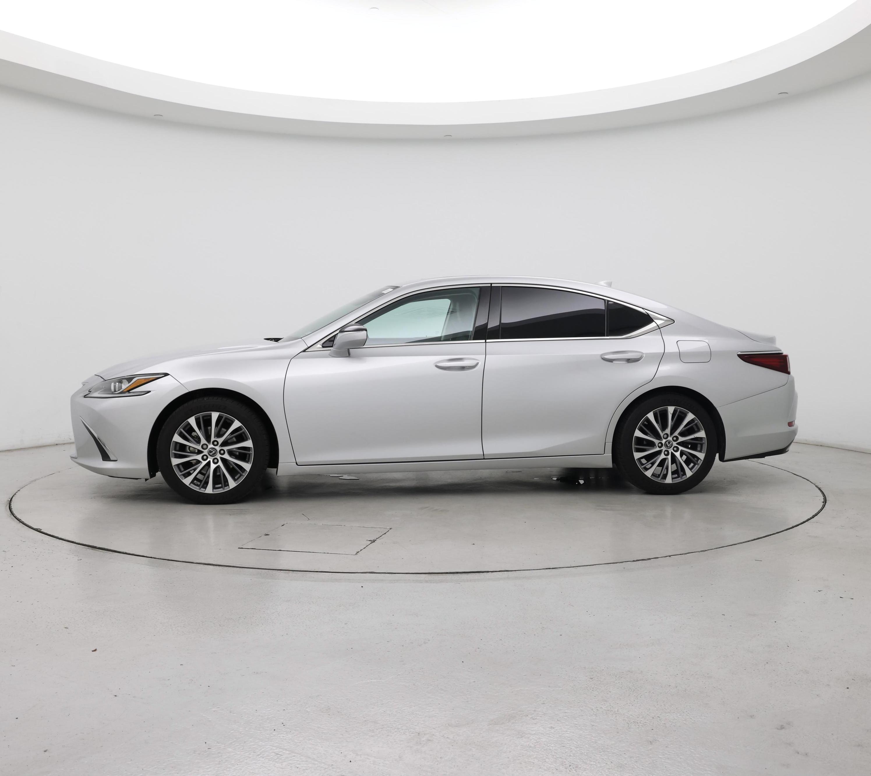 Thumbnail: 2019 Lexus ES - 3
