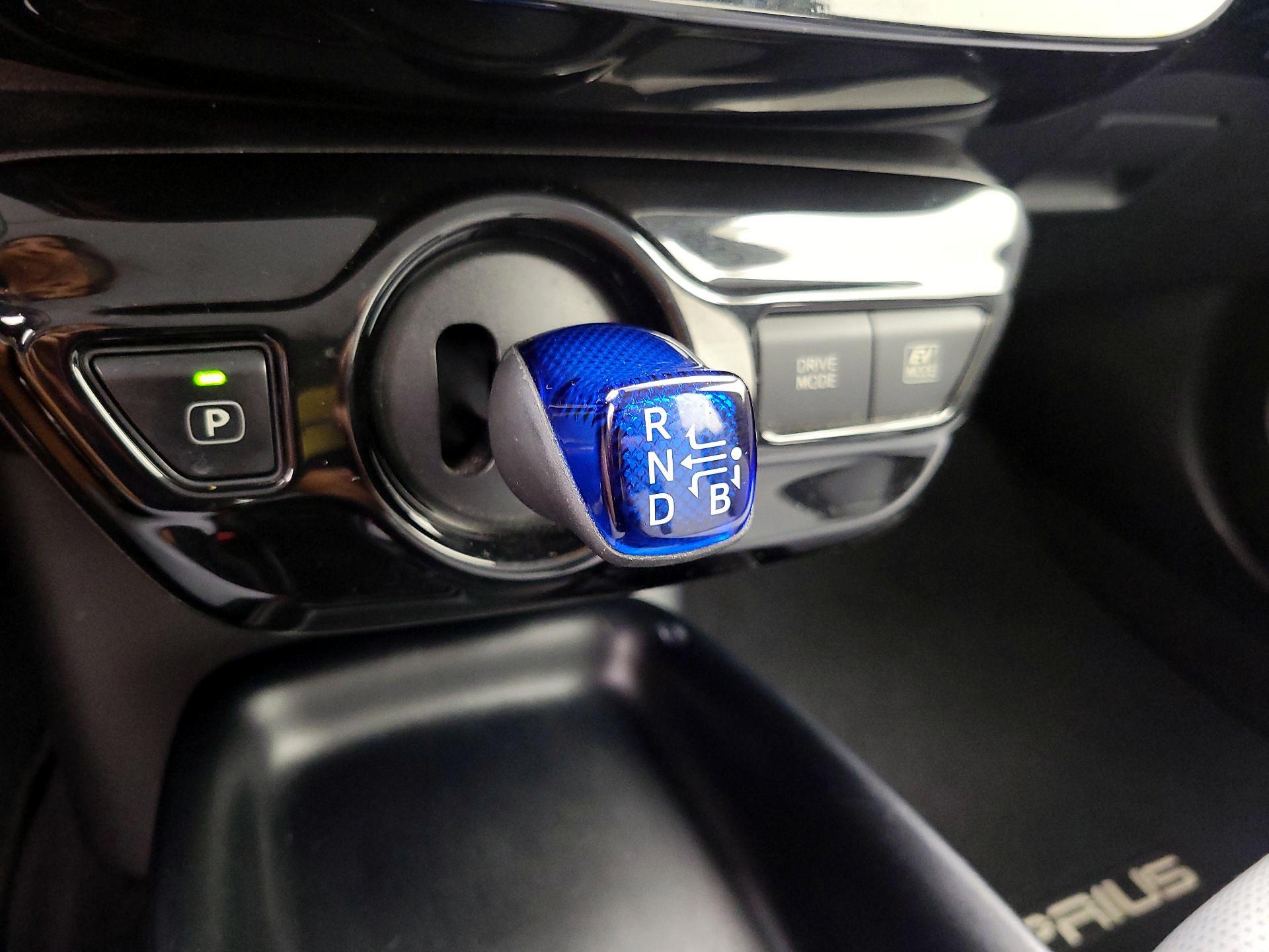 Thumbnail: 2017 Toyota Prius - 17