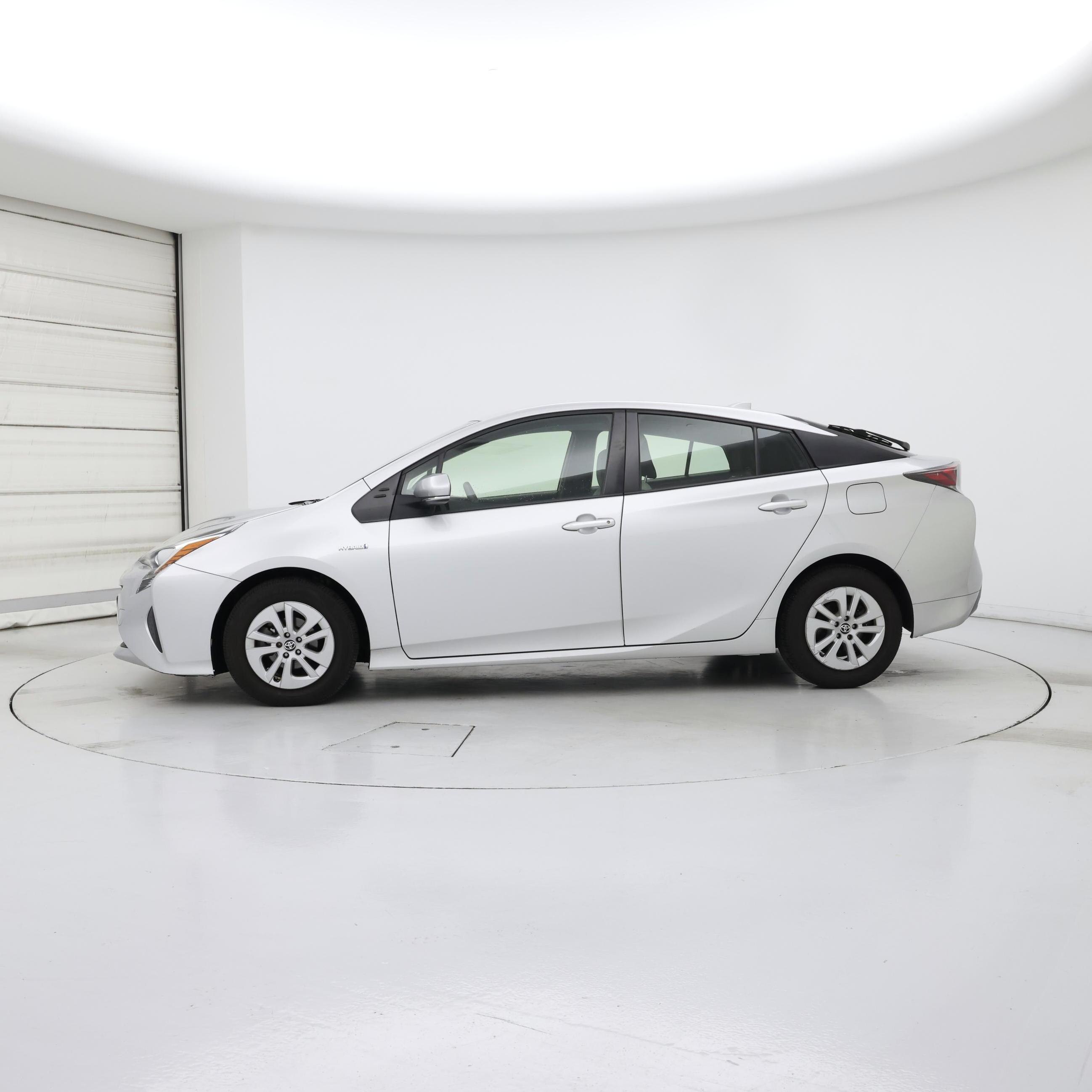 Thumbnail: 2017 Toyota Prius - 3
