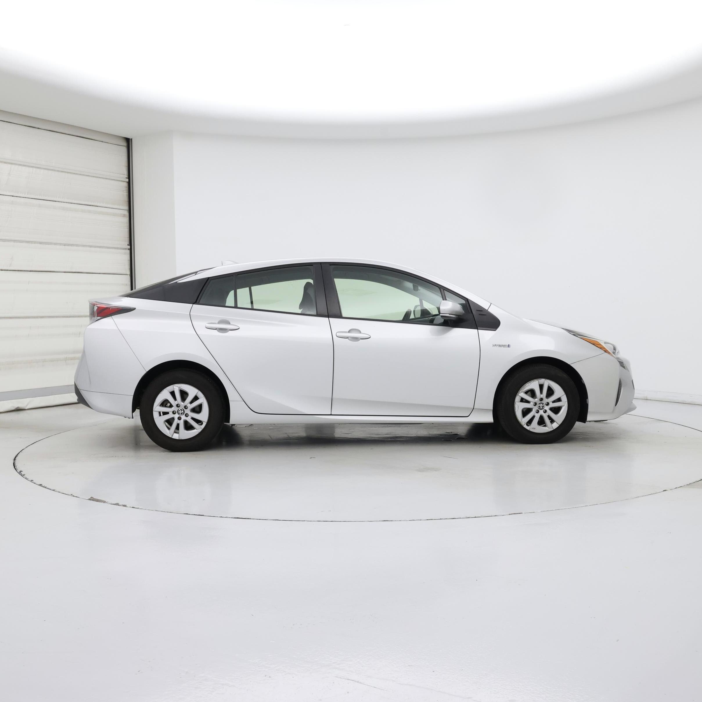 Thumbnail: 2017 Toyota Prius - 7