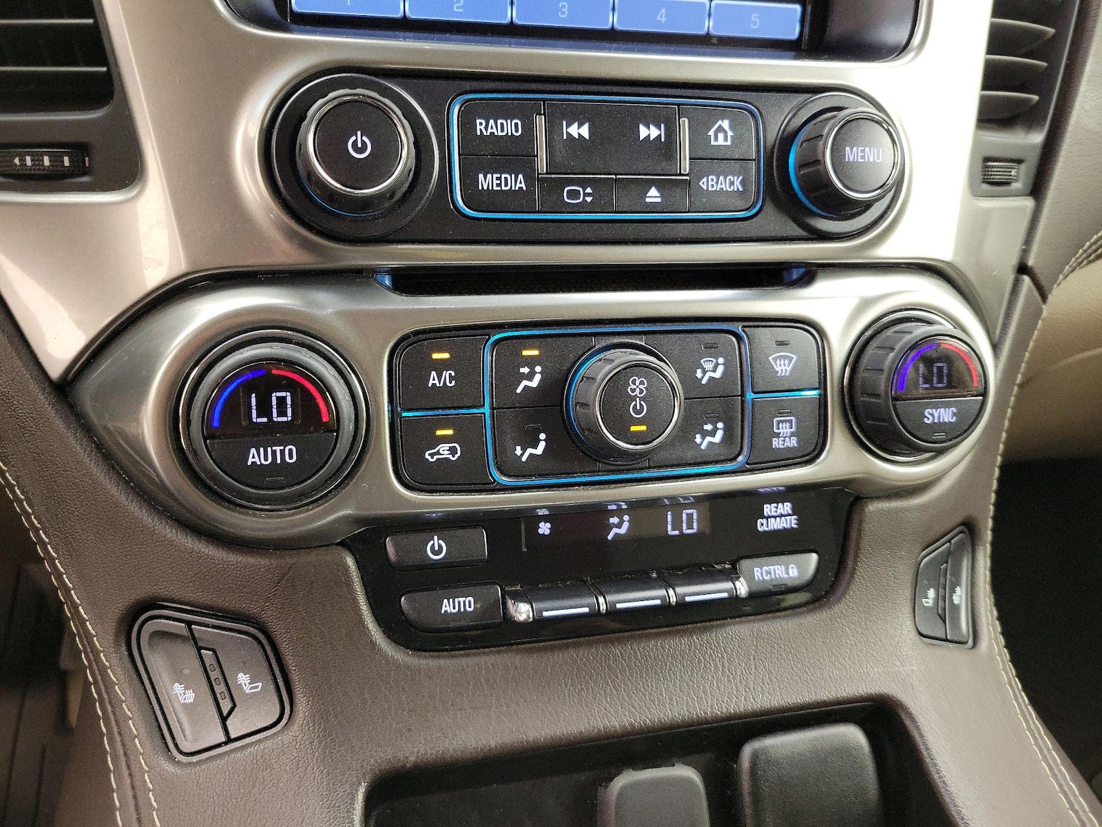 2019 Chevrolet Tahoe LT - Photo 17