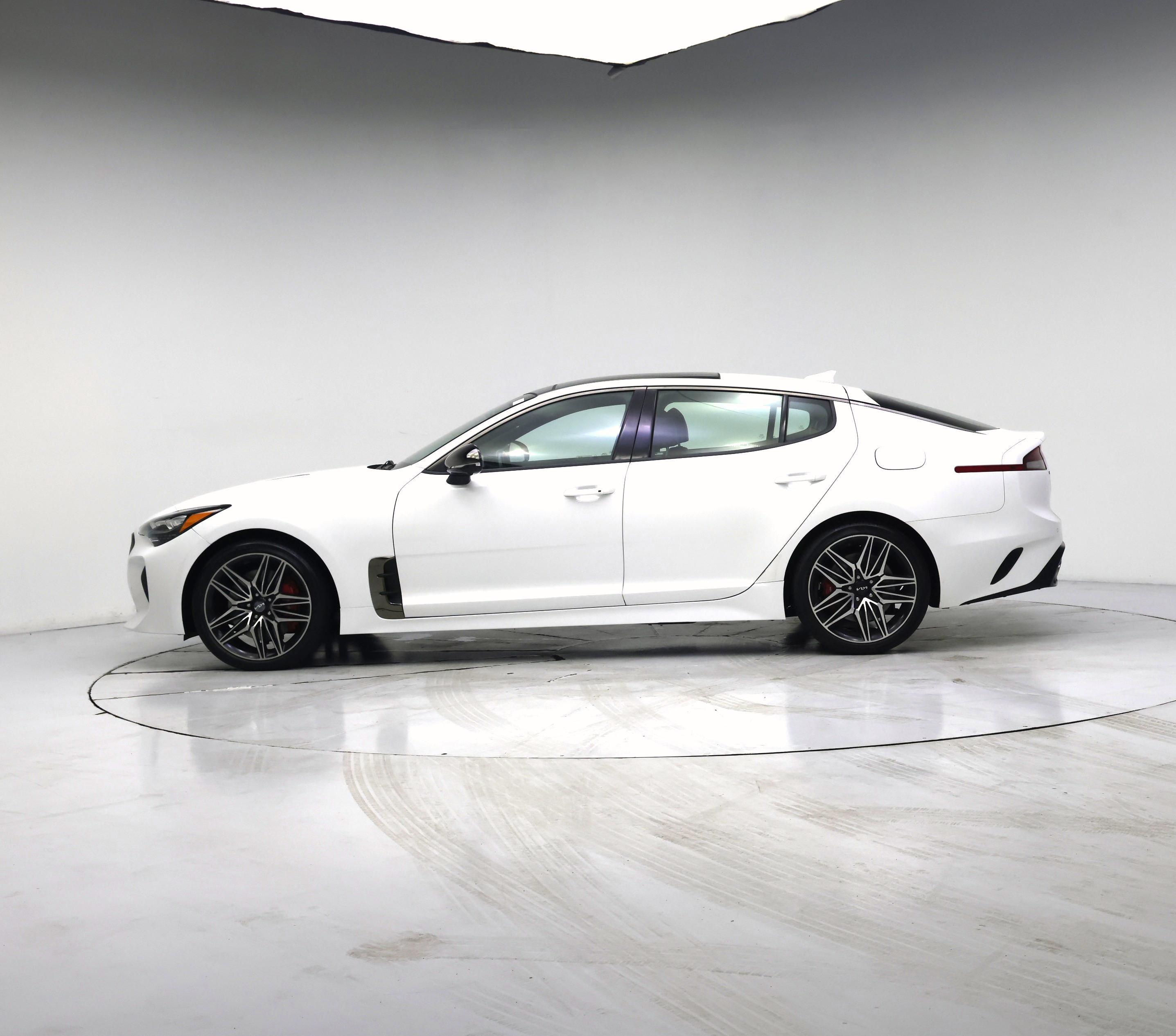 Thumbnail: 2023 Kia Stinger - 3