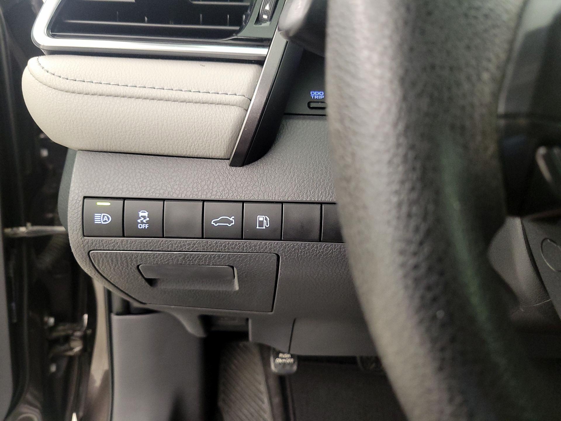 Thumbnail: 2018 Toyota Camry - 11