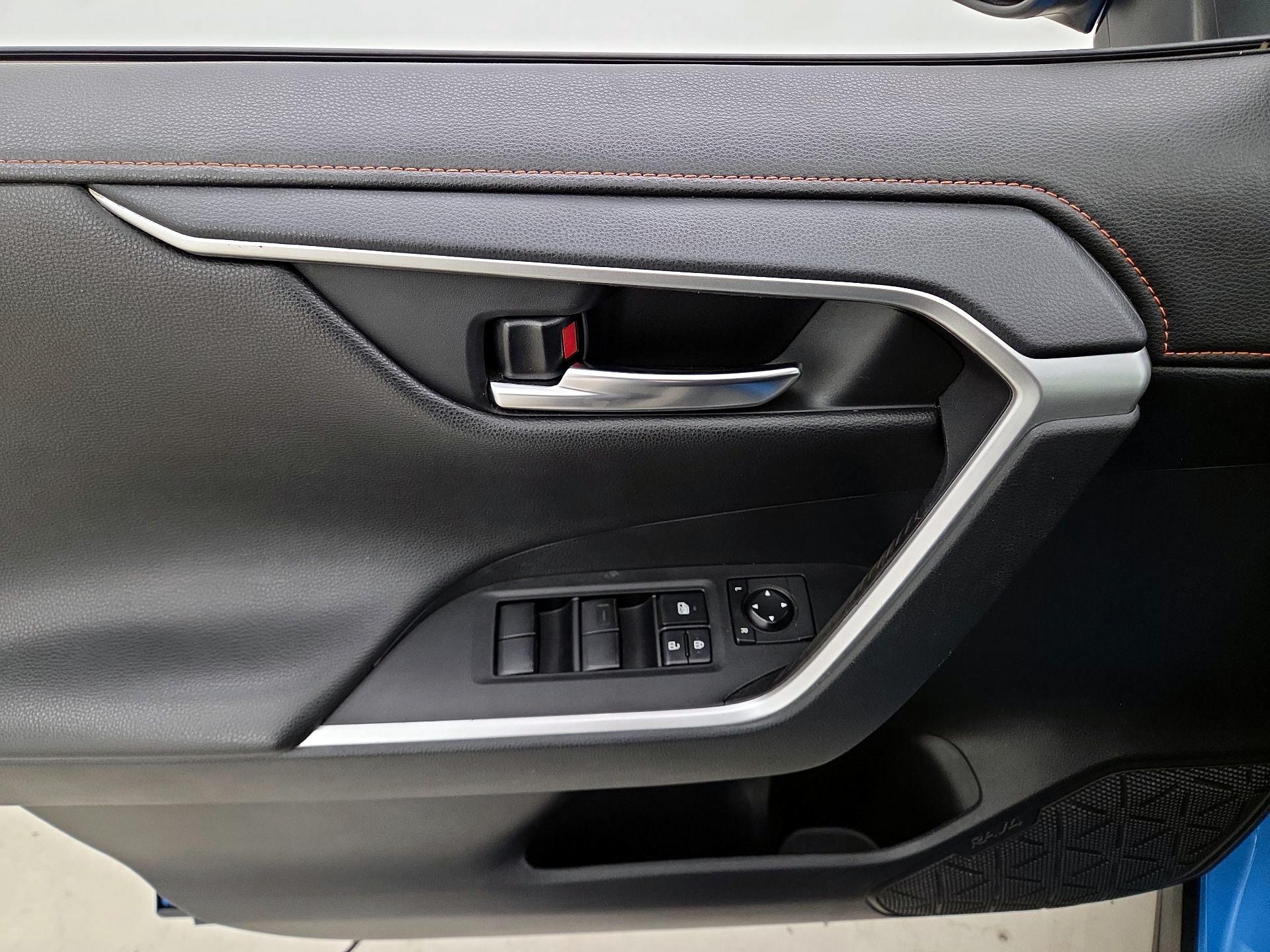 Thumbnail: 2019 Toyota RAV4 - 12