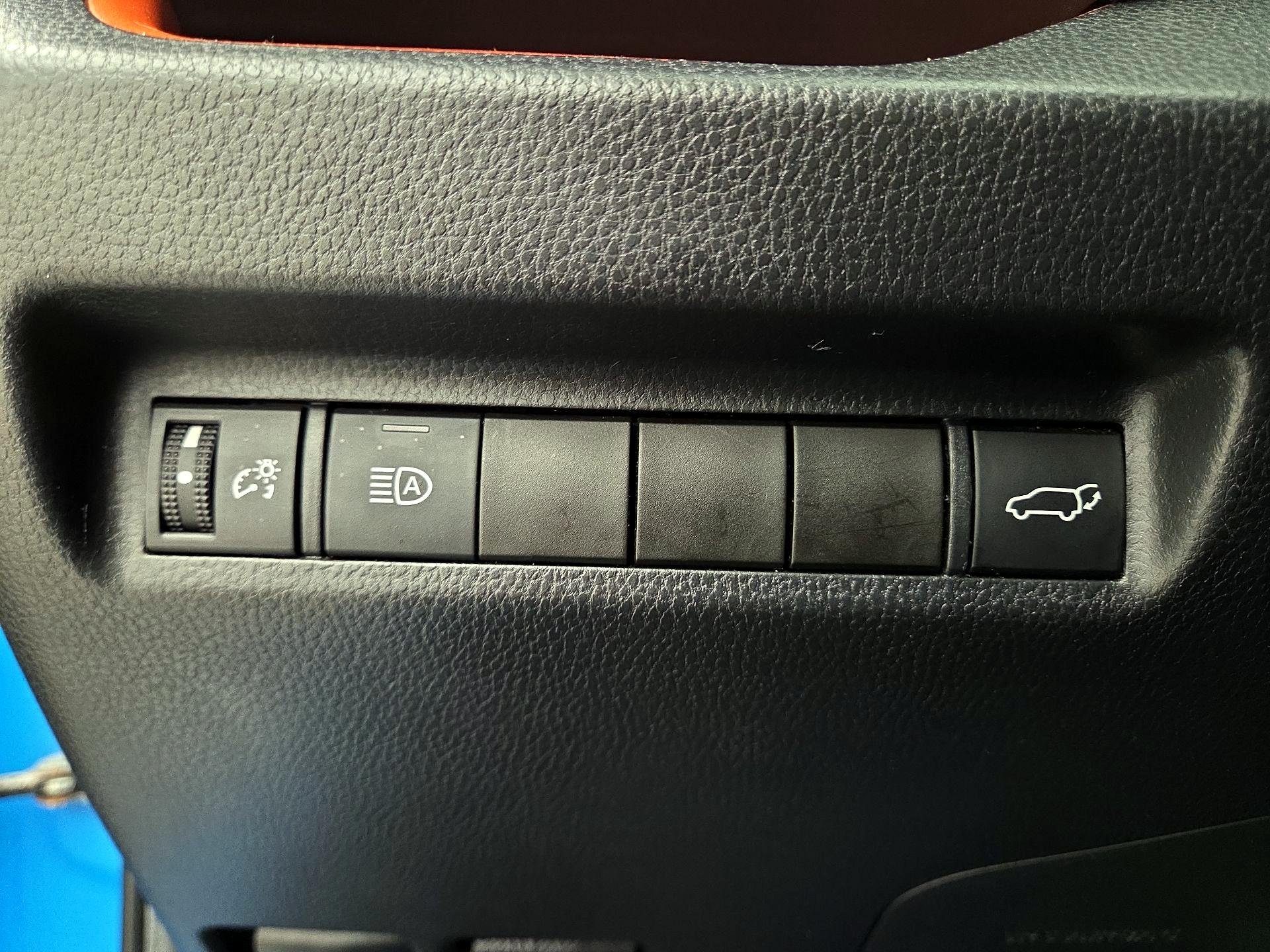Thumbnail: 2019 Toyota RAV4 - 13