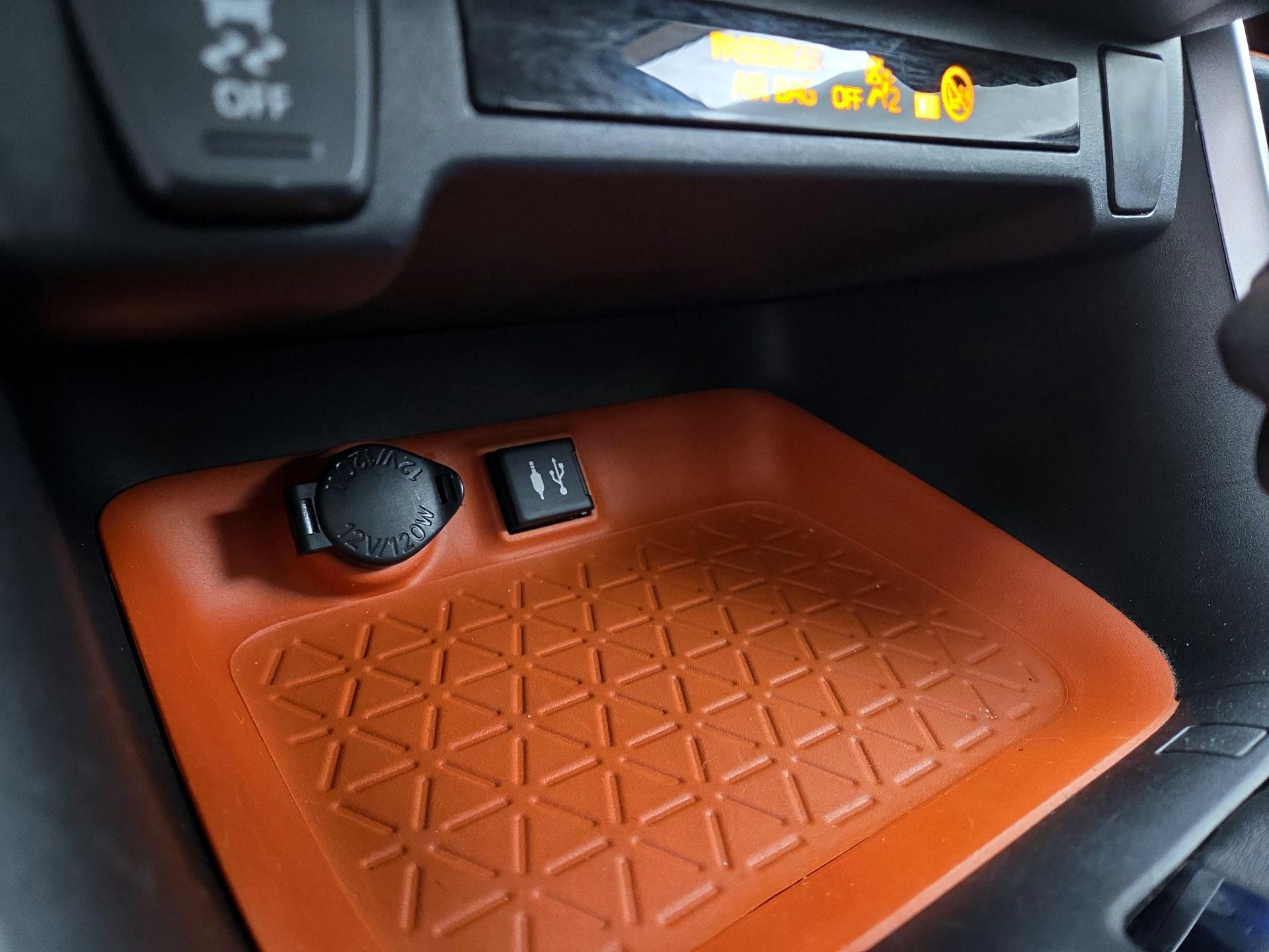 Thumbnail: 2019 Toyota RAV4 - 19