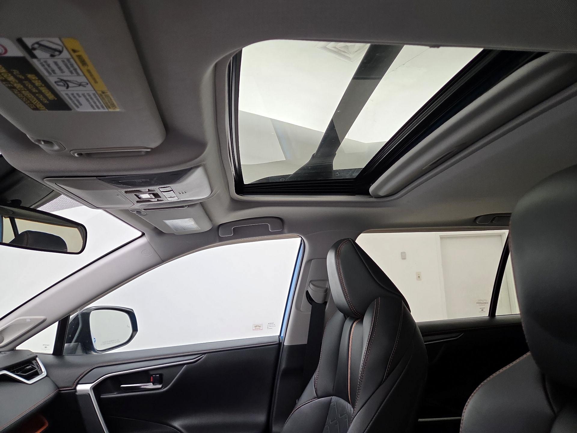 Thumbnail: 2019 Toyota RAV4 - 20