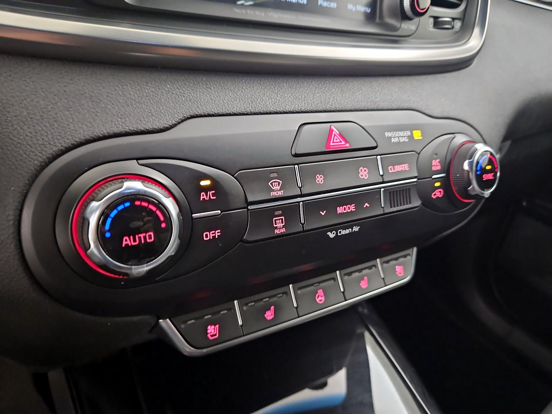 Thumbnail: 2017 Kia Sorento - 17