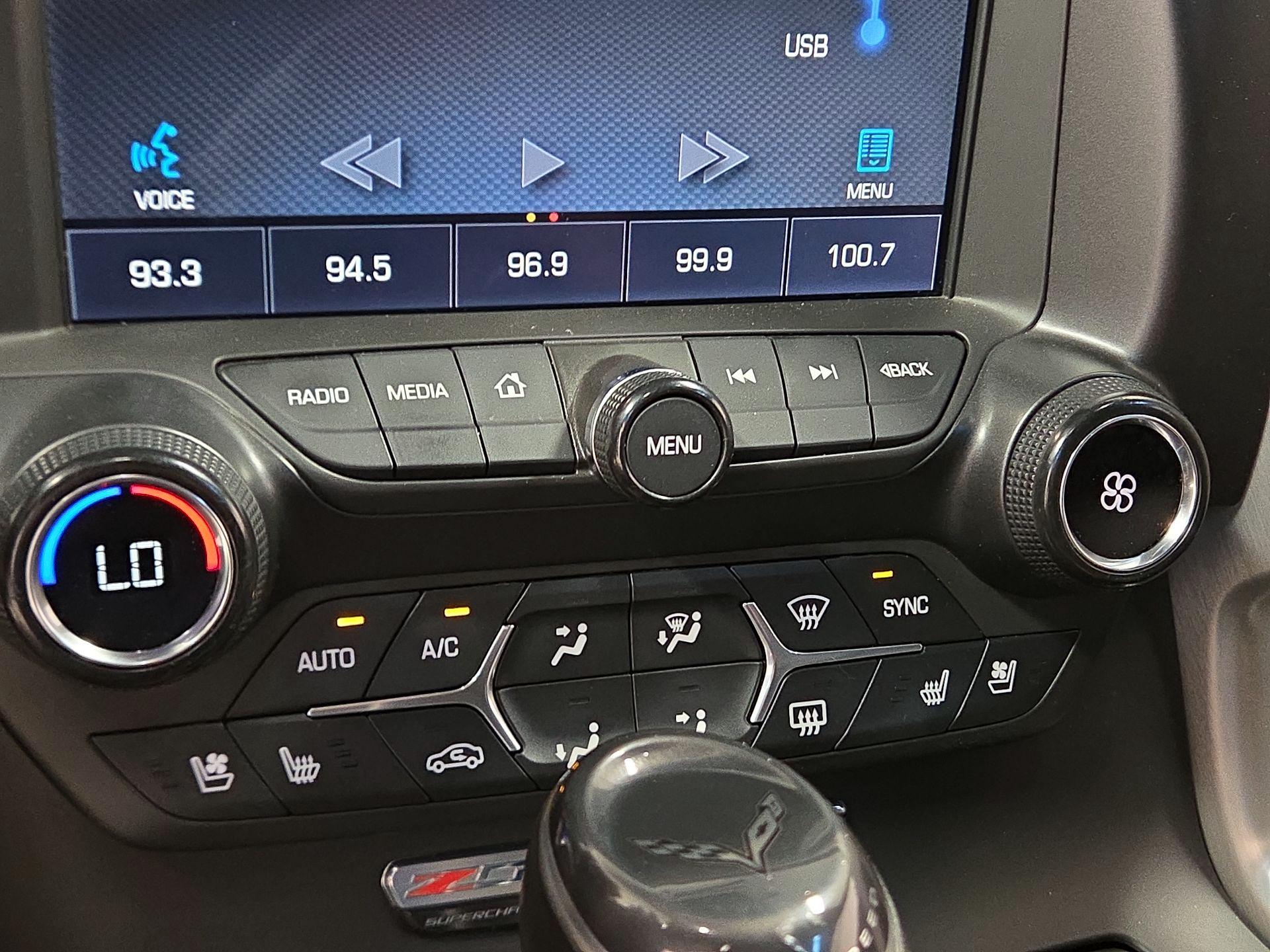 Thumbnail: 2015 Chevrolet Corvette - 14
