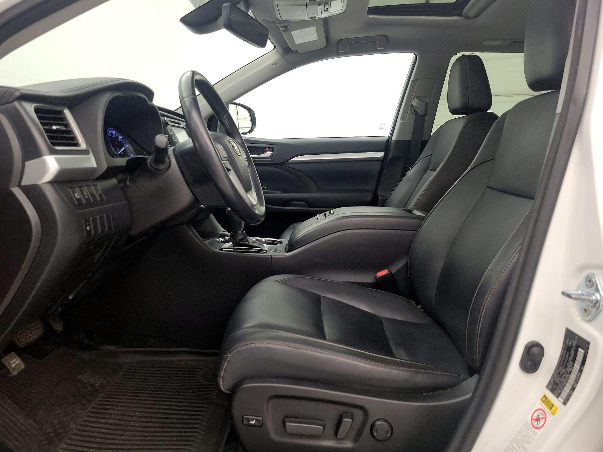 Thumbnail: 2017 Toyota Highlander - 9