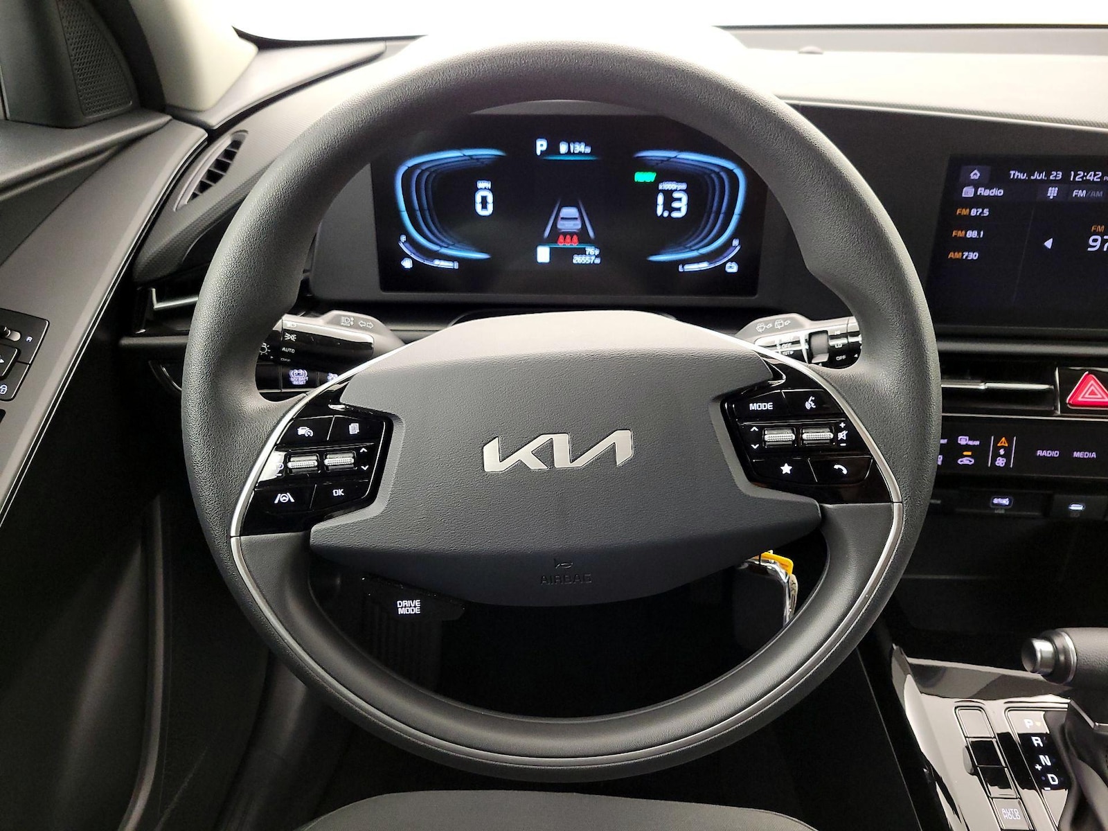 2025 Kia Niro LX - Photo 11