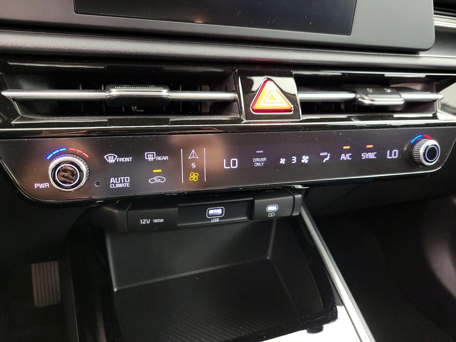 2025 Kia Niro LX - Photo 17