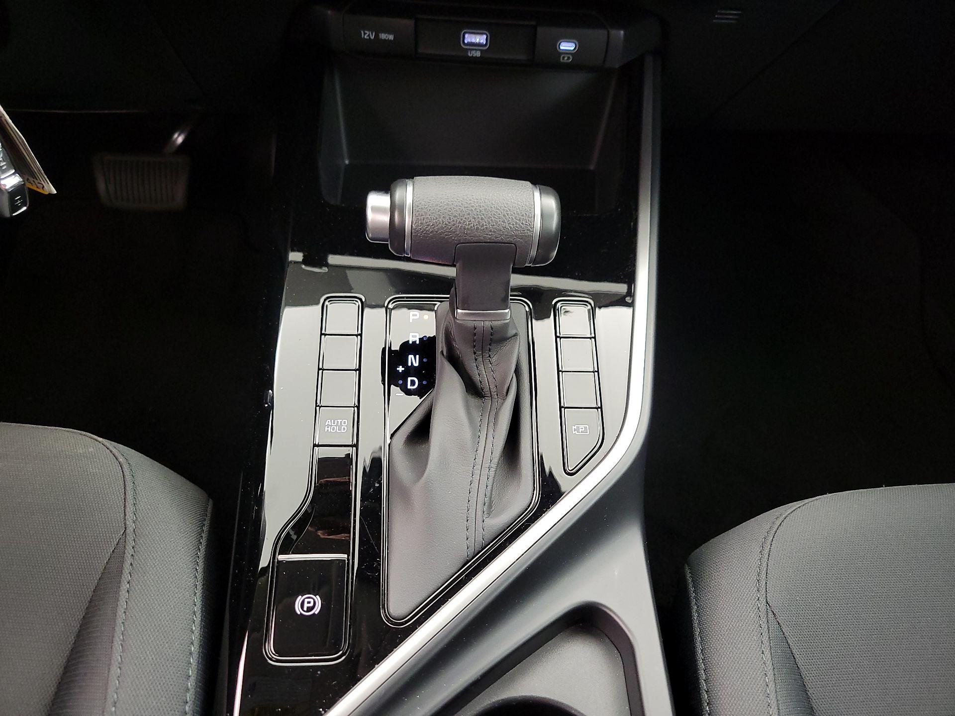 Thumbnail: 2025 Kia Niro - 17