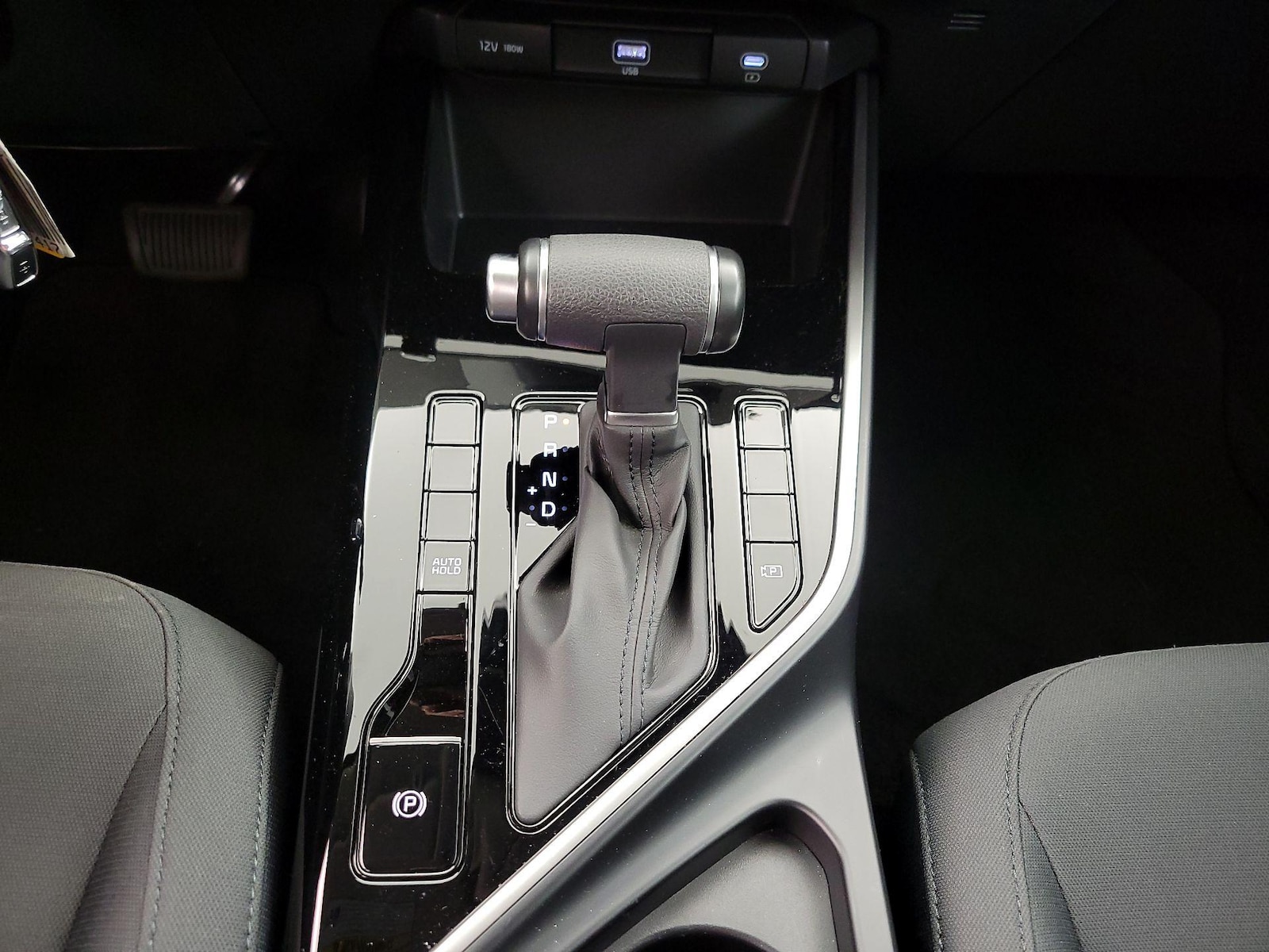 2025 Kia Niro LX - Photo 18