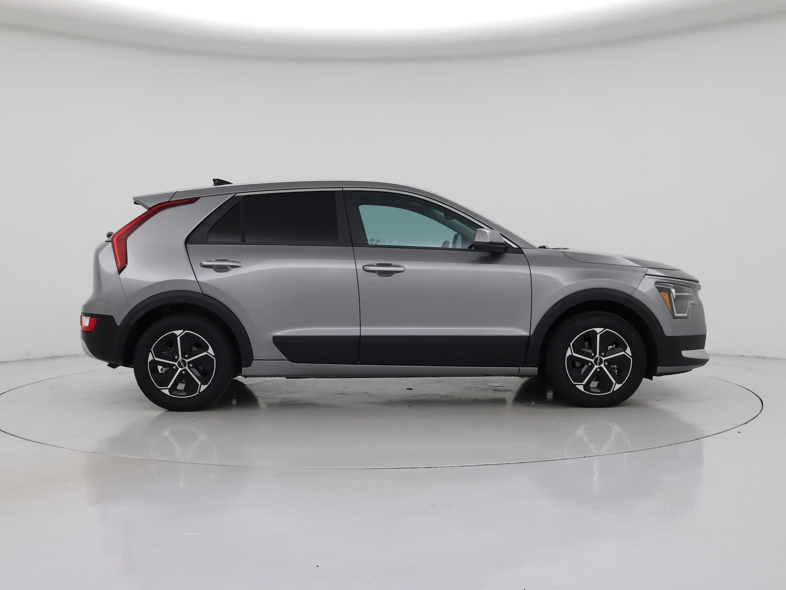 2025 Kia Niro LX - Photo 8